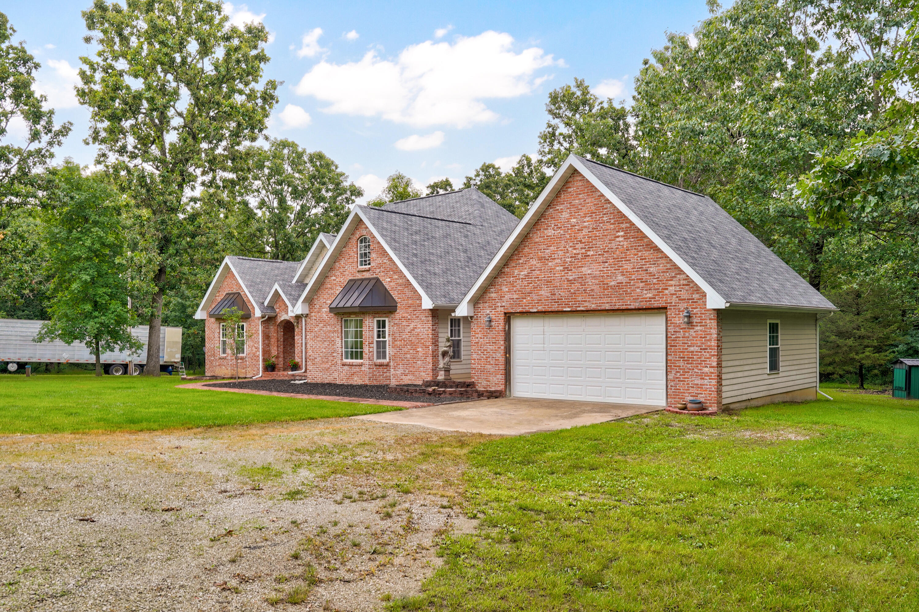 34 Englewood Lane Property Photo 6