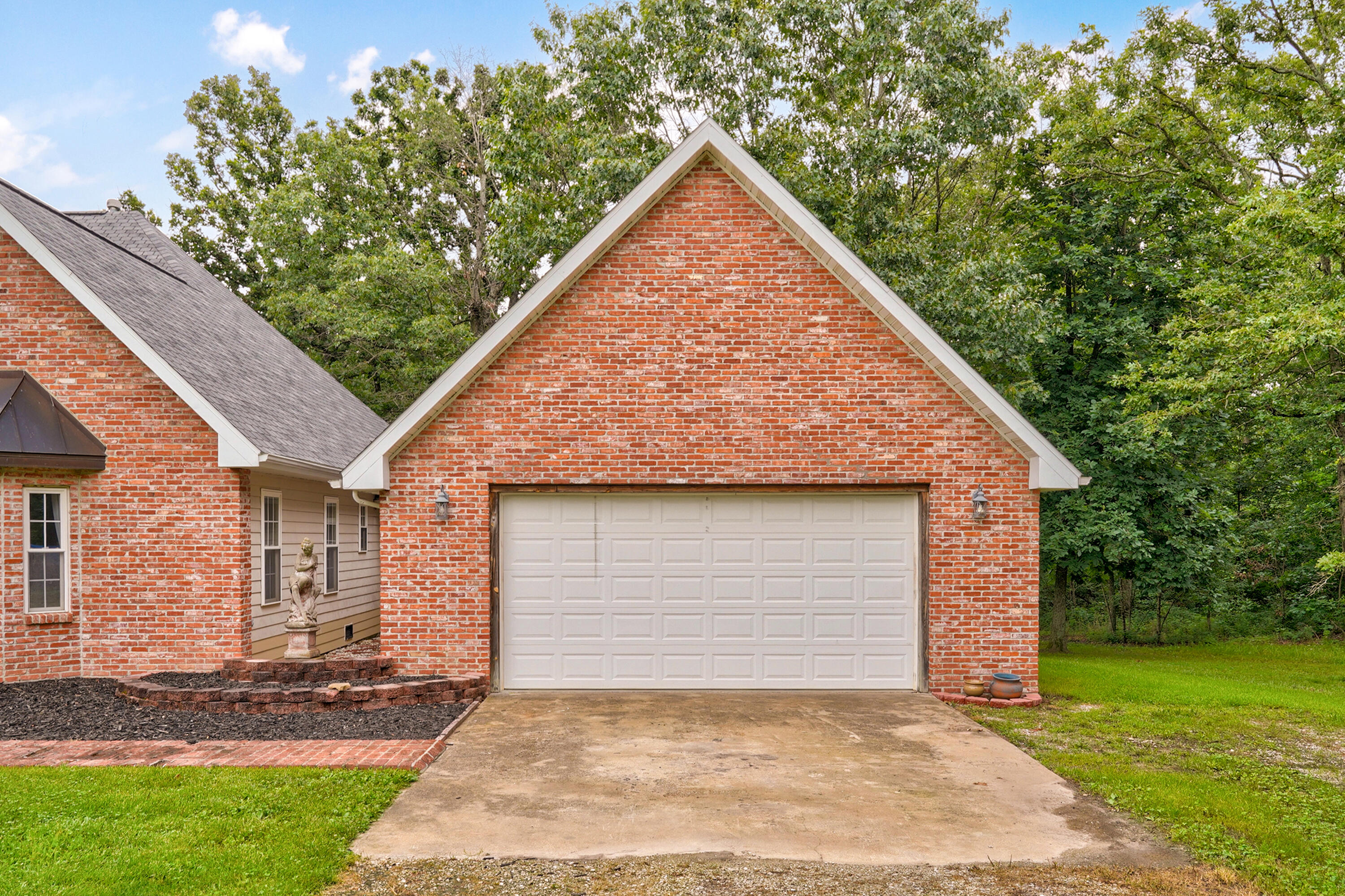 34 Englewood Lane Property Photo 7