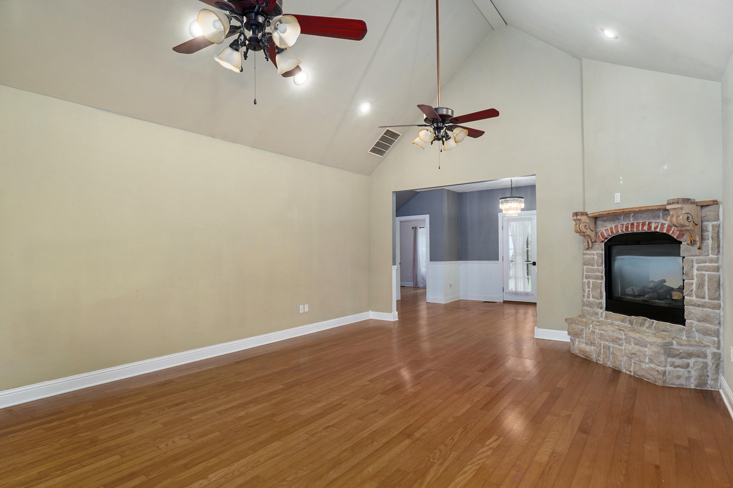 34 Englewood Lane Property Photo 10
