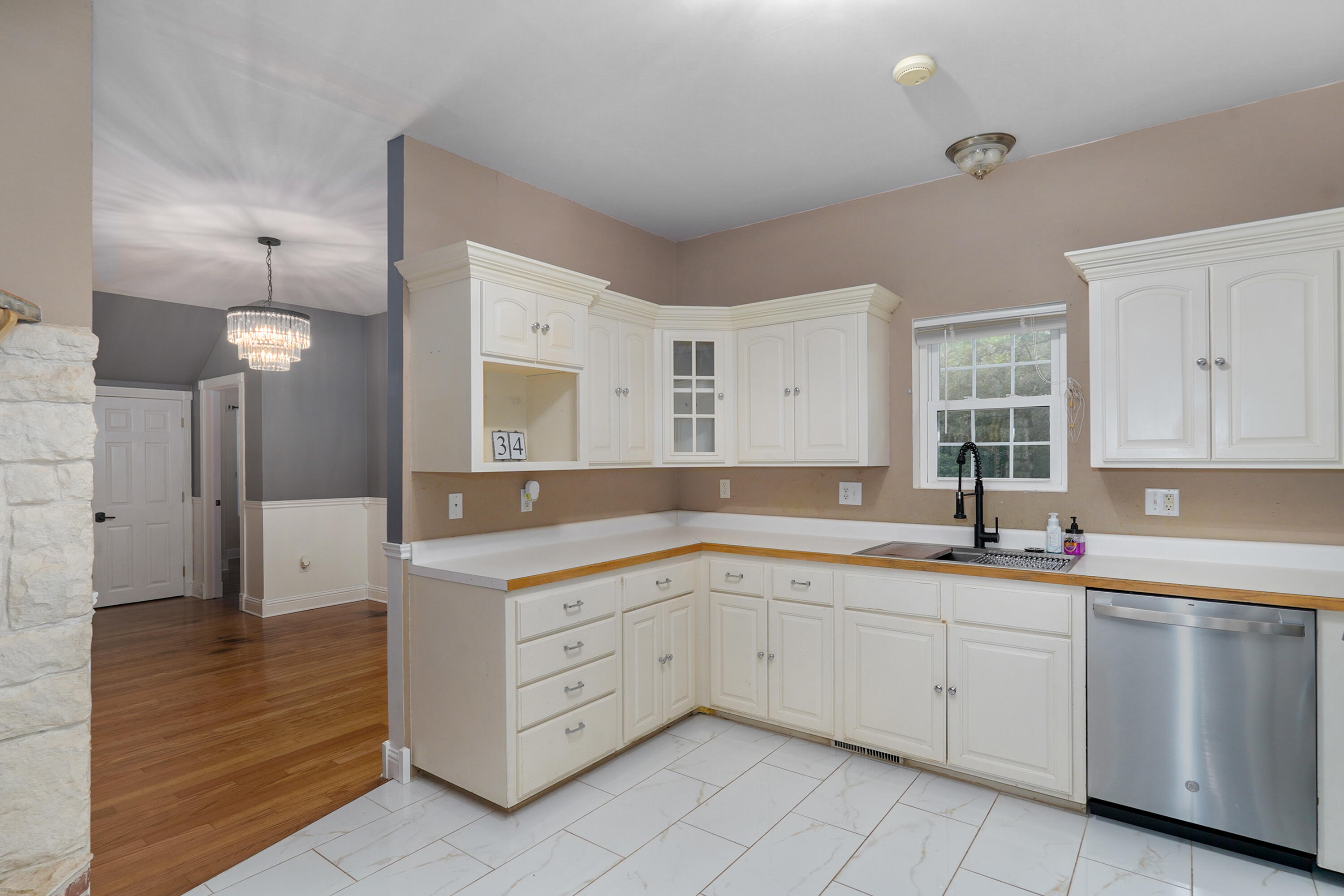 34 Englewood Lane Property Photo 18