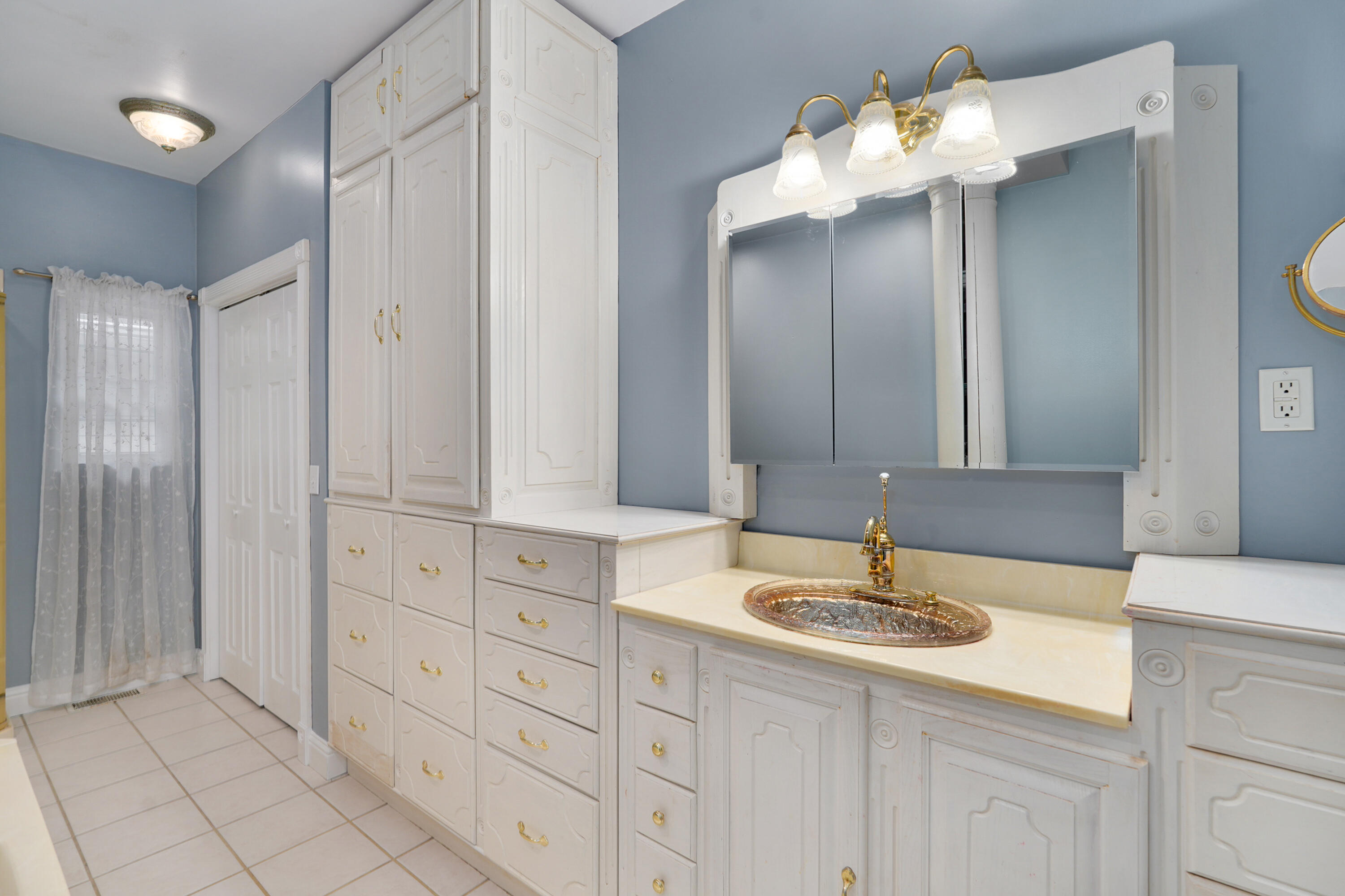 34 Englewood Lane Property Photo 28