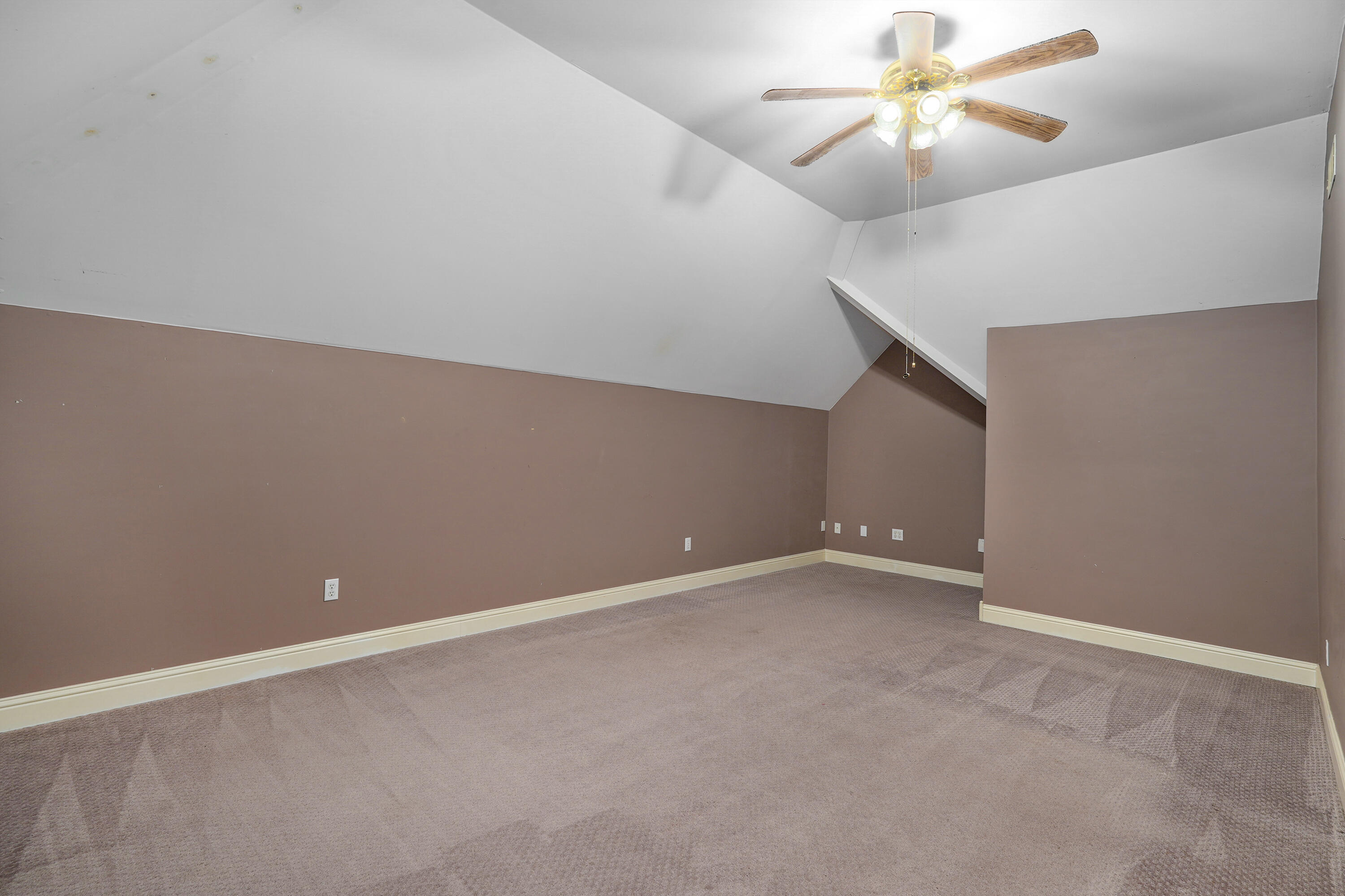 34 Englewood Lane Property Photo 39