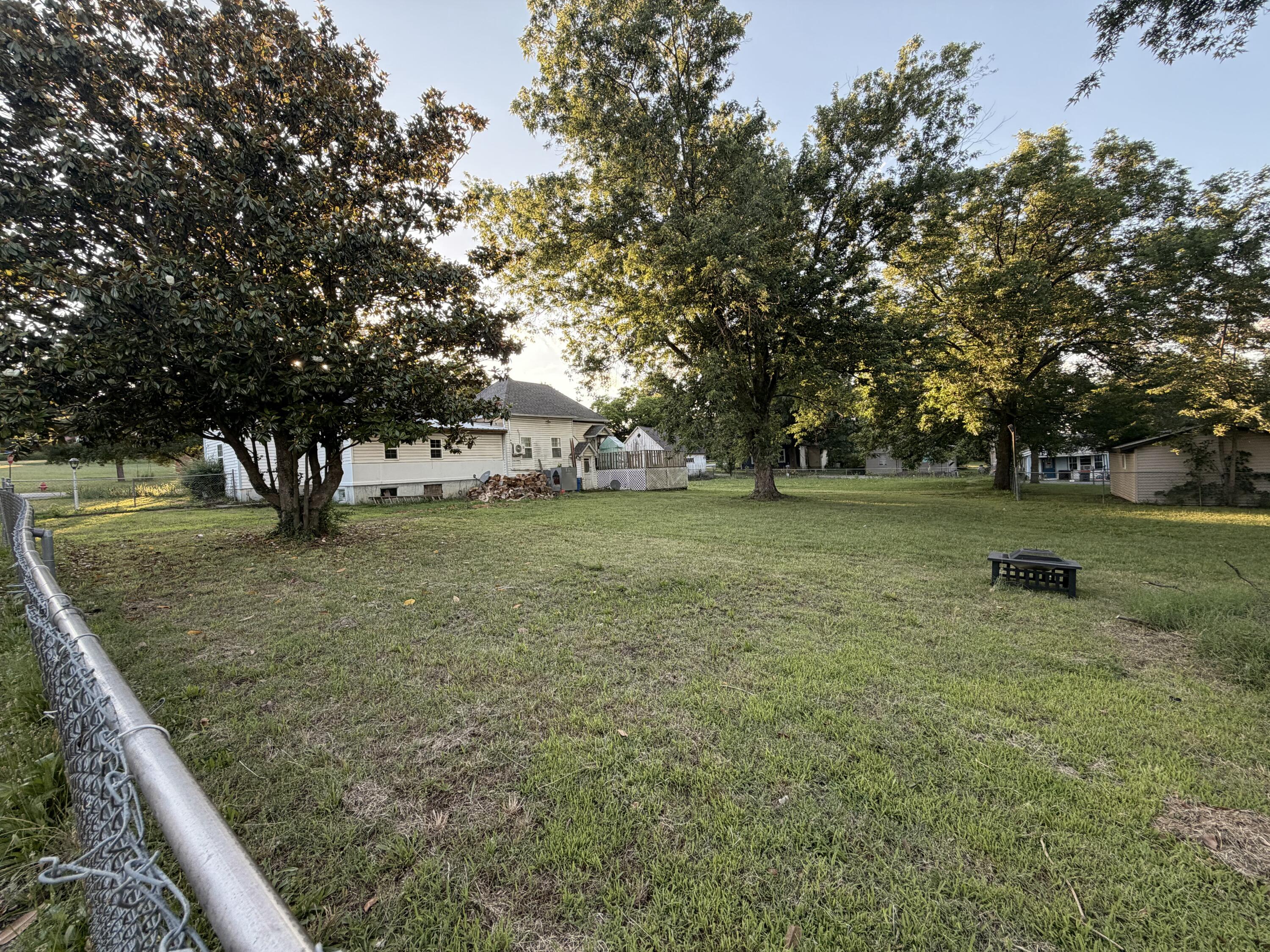 207 Broadway Street Property Photo 3
