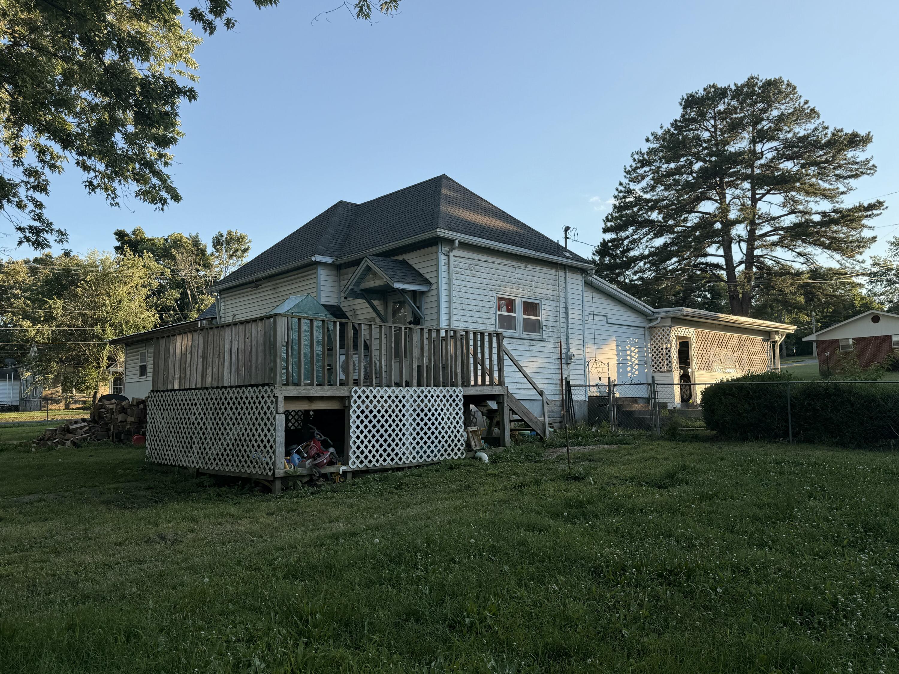 207 Broadway Street Property Photo 6