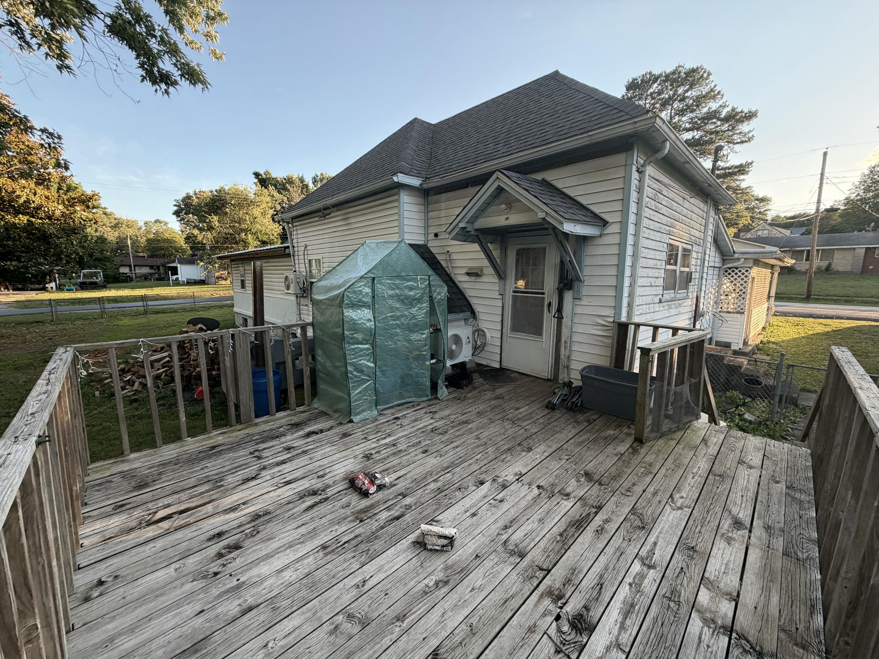 207 Broadway Street Property Photo 7