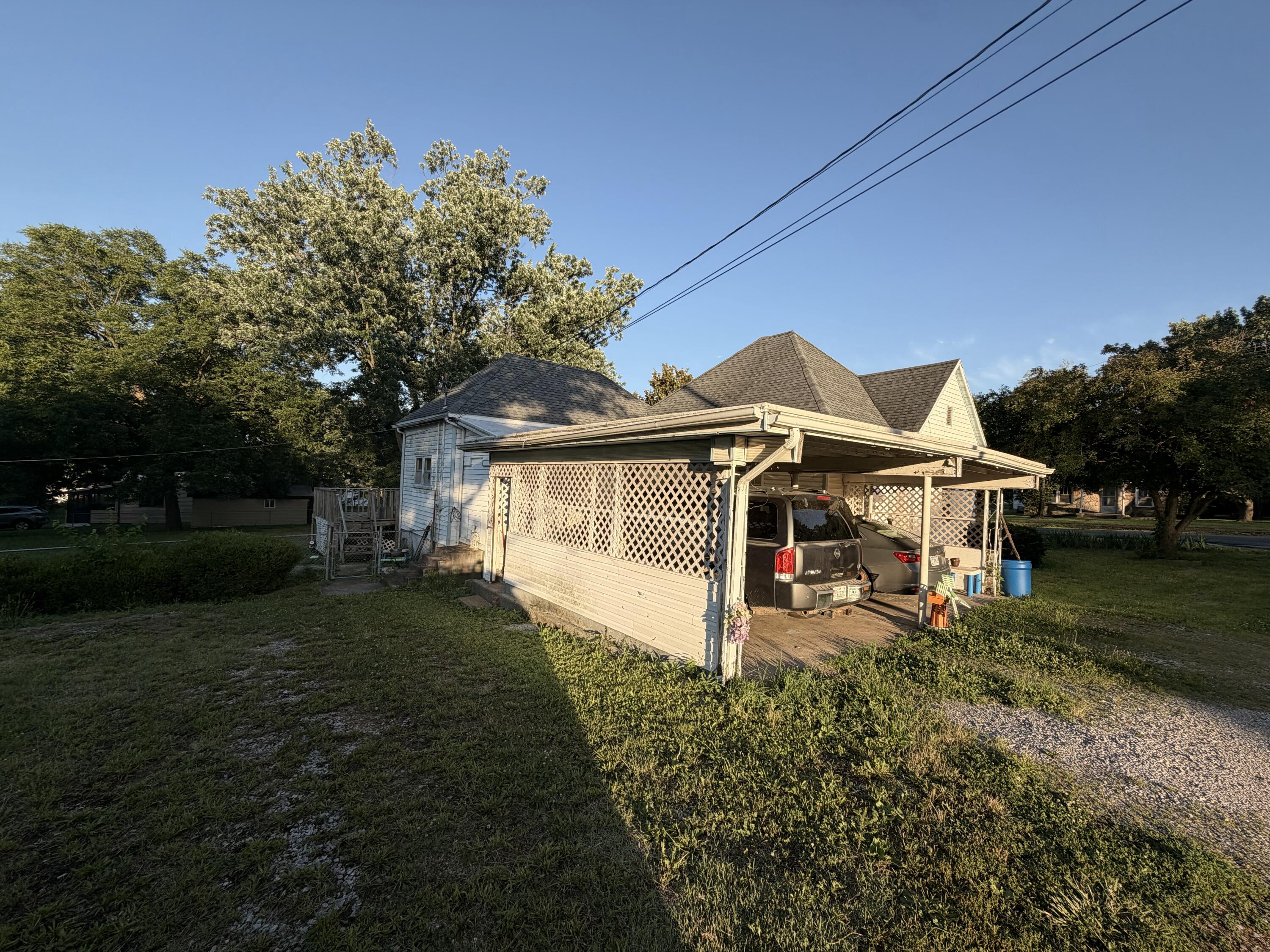 207 Broadway Street Property Photo 10