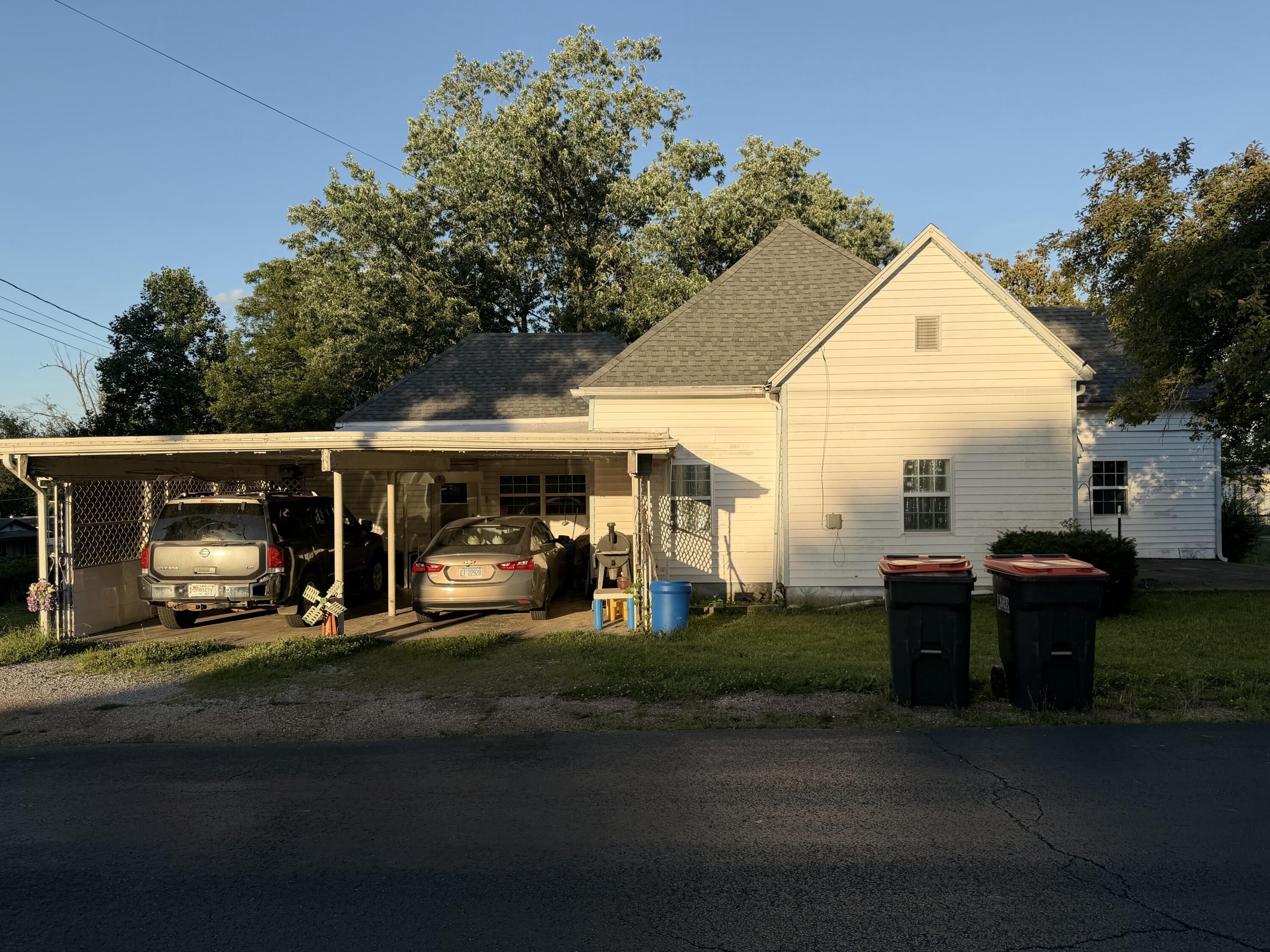 207 Broadway Street Property Photo 11