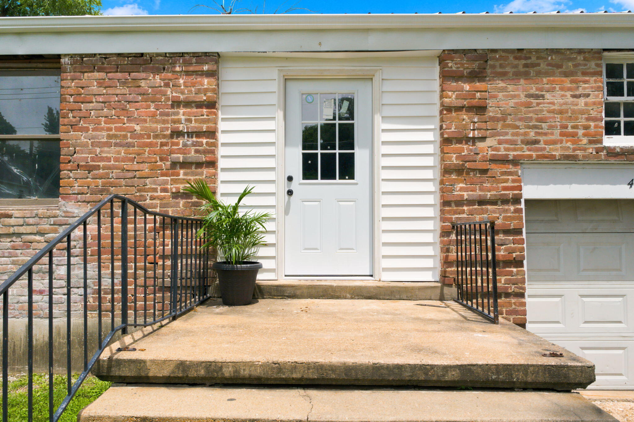 409 East Olive Street Property Photo 4