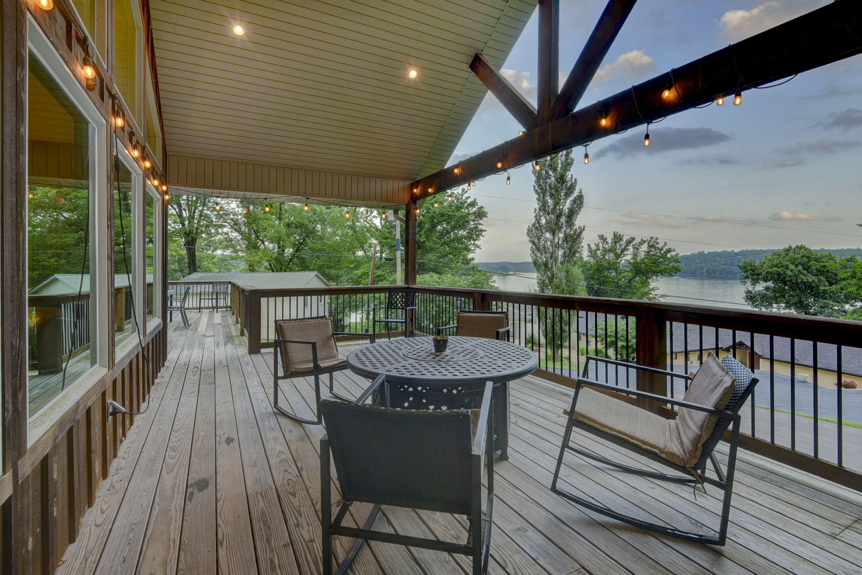 25318 Riverside Lane Property Photo 1