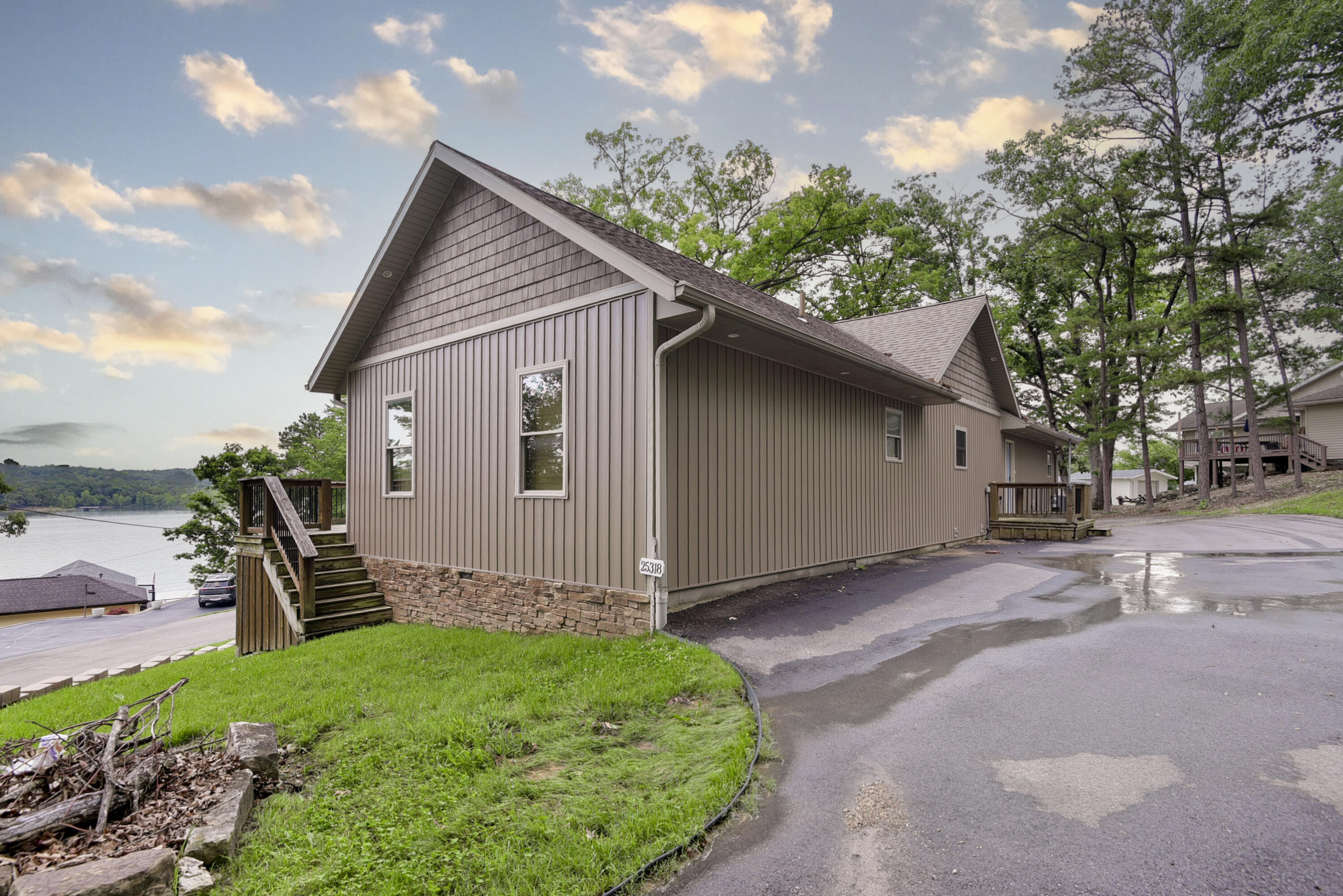 25318 Riverside Lane Property Photo 4