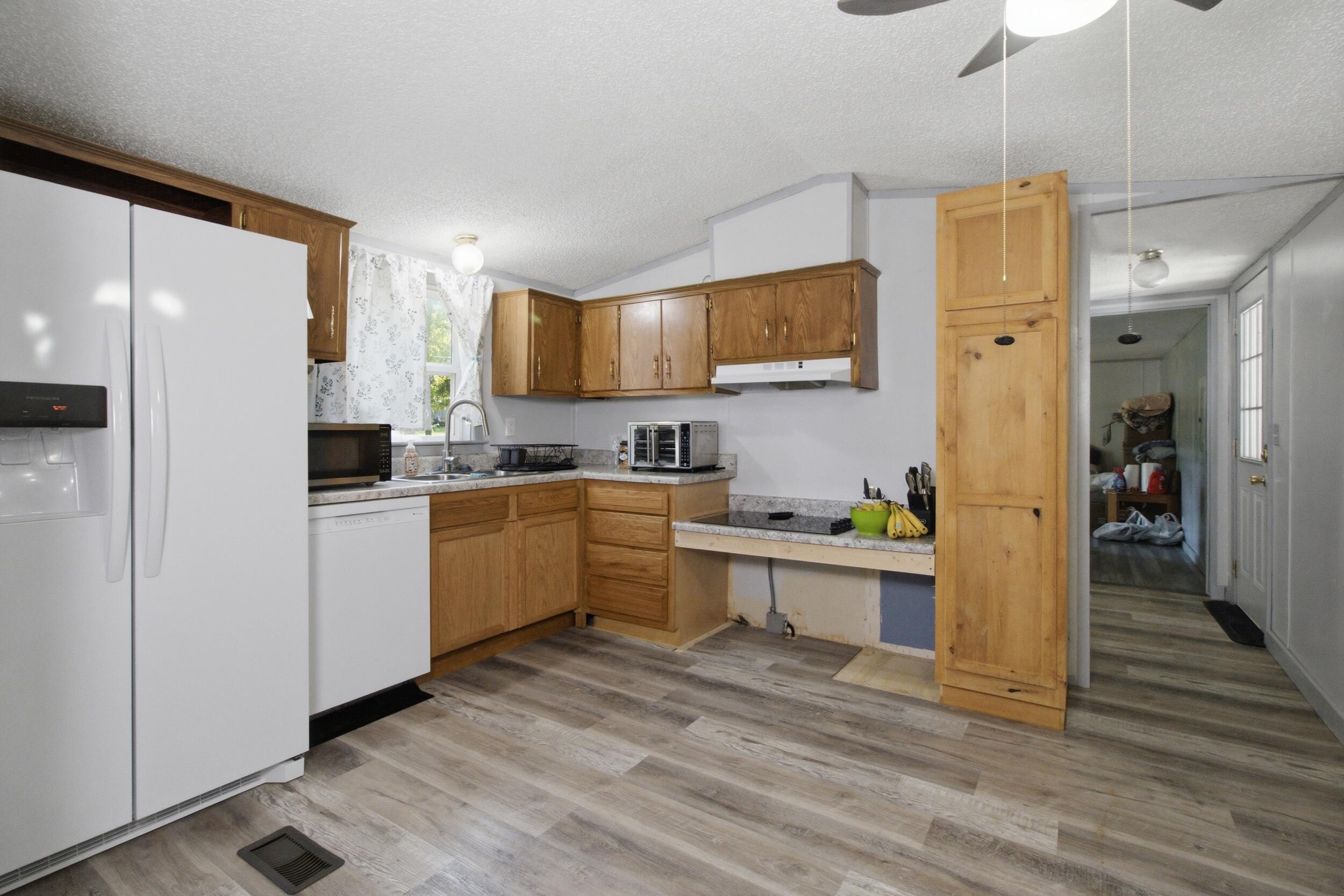 5538 Private Road 1260 Property Photo 9