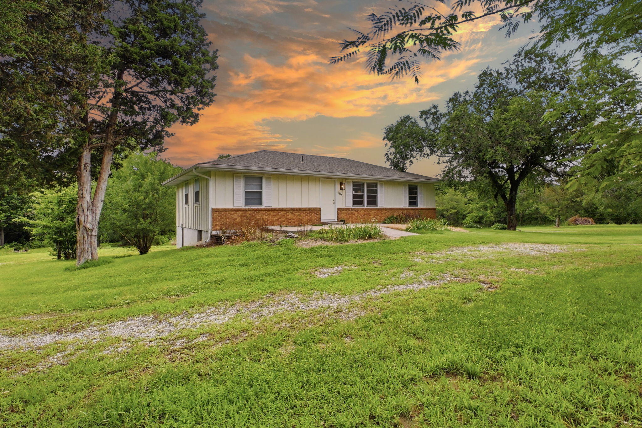6815 Us-54 Property Photo 1