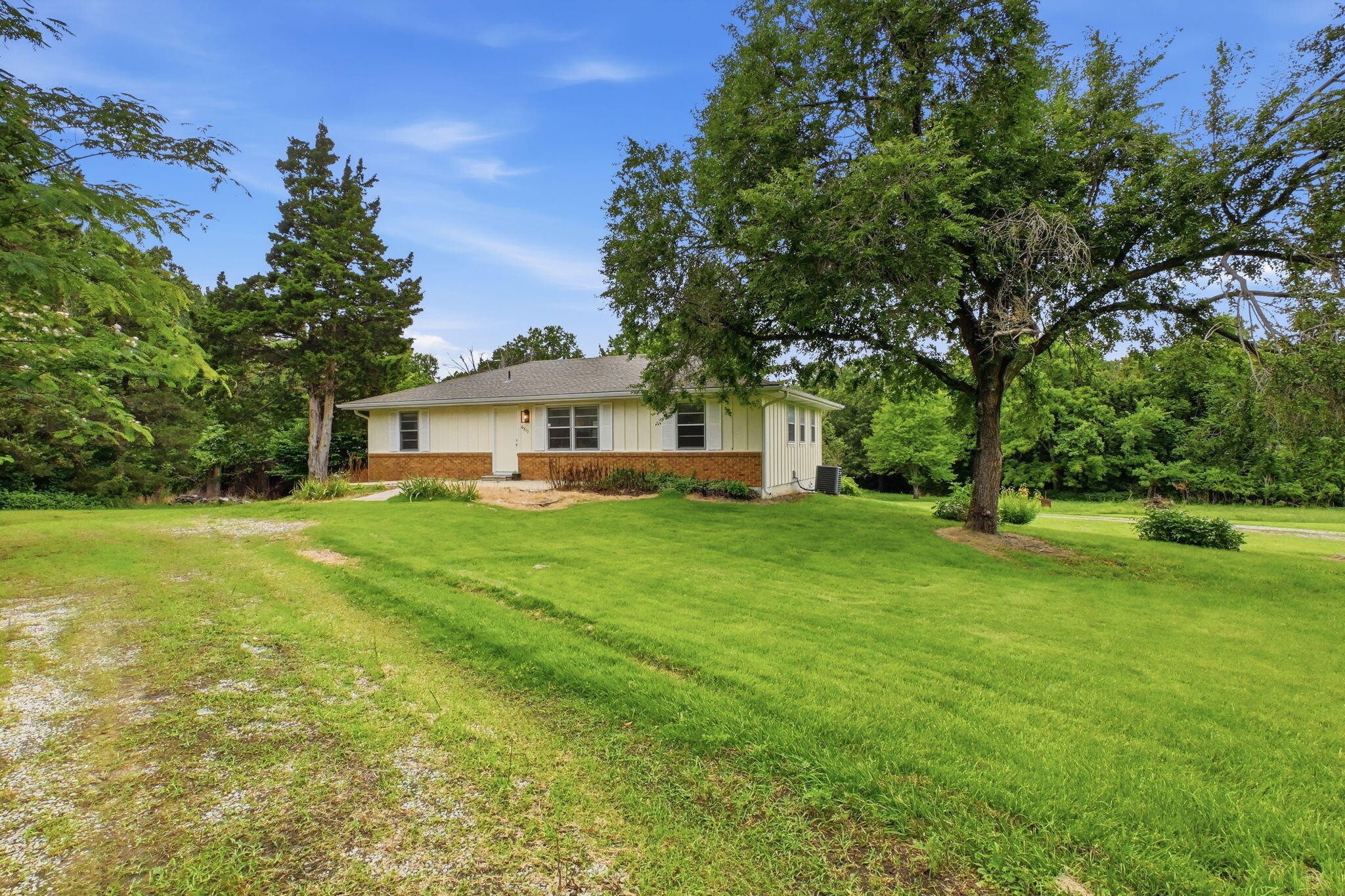 6815 Us-54 Property Photo 4