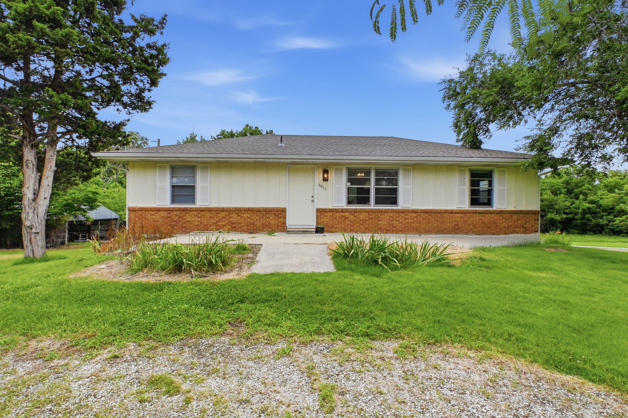 6815 Us-54 Property Photo 32