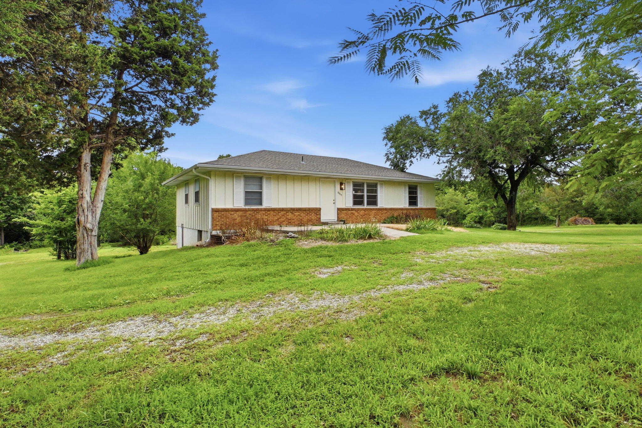 6815 Us-54 Property Photo 33