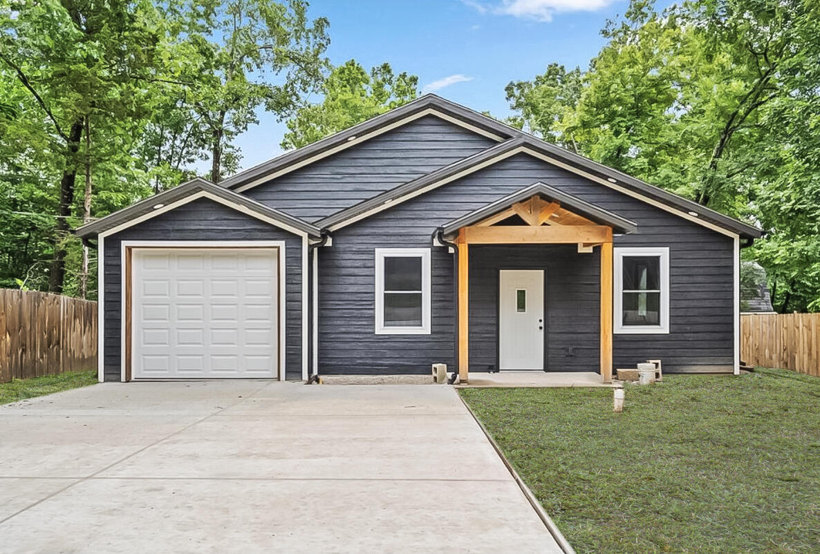 5025 Dogwood Avenue Property Photo 1
