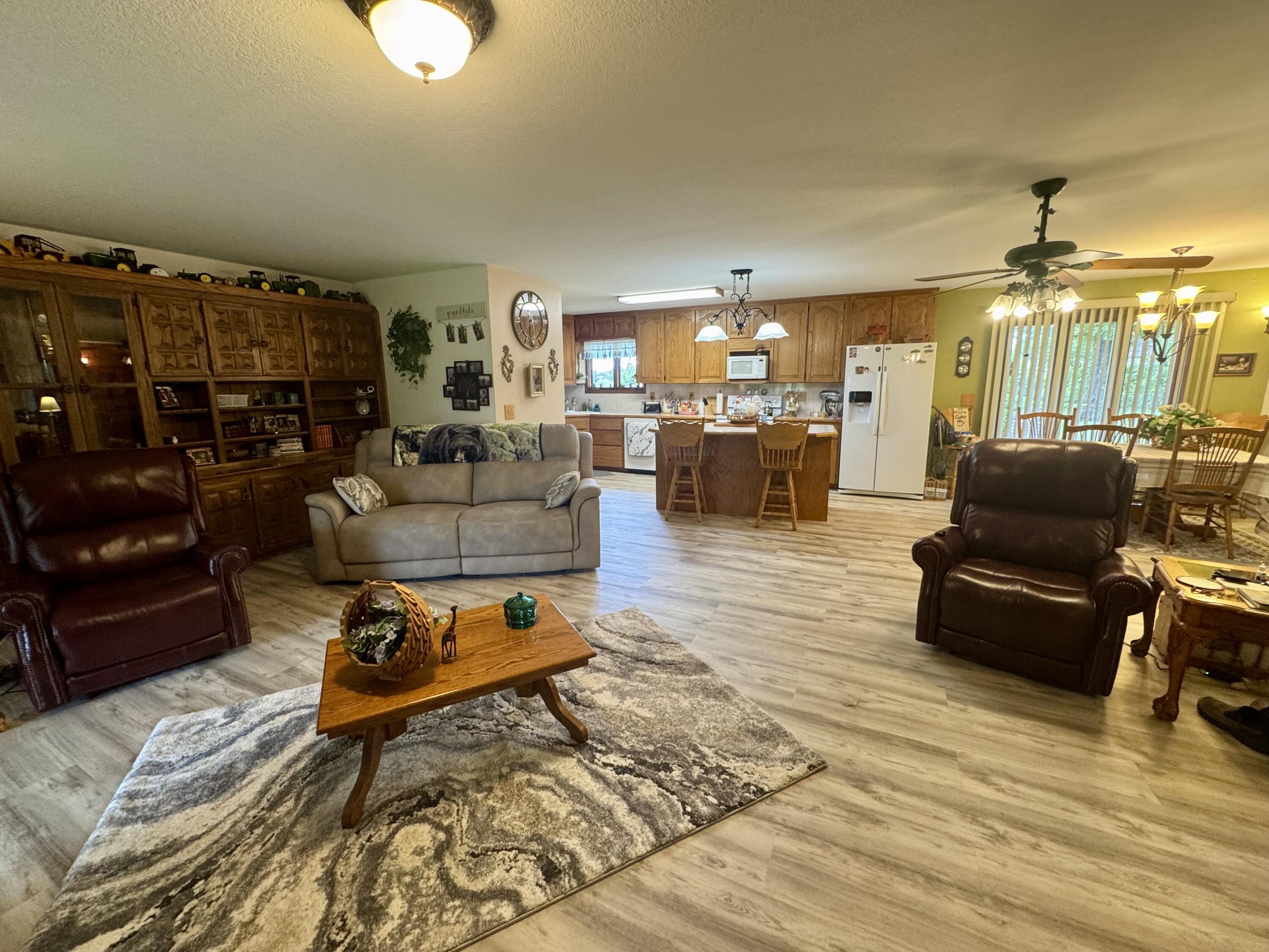 12459 Farm Road 1015 Property Photo 25