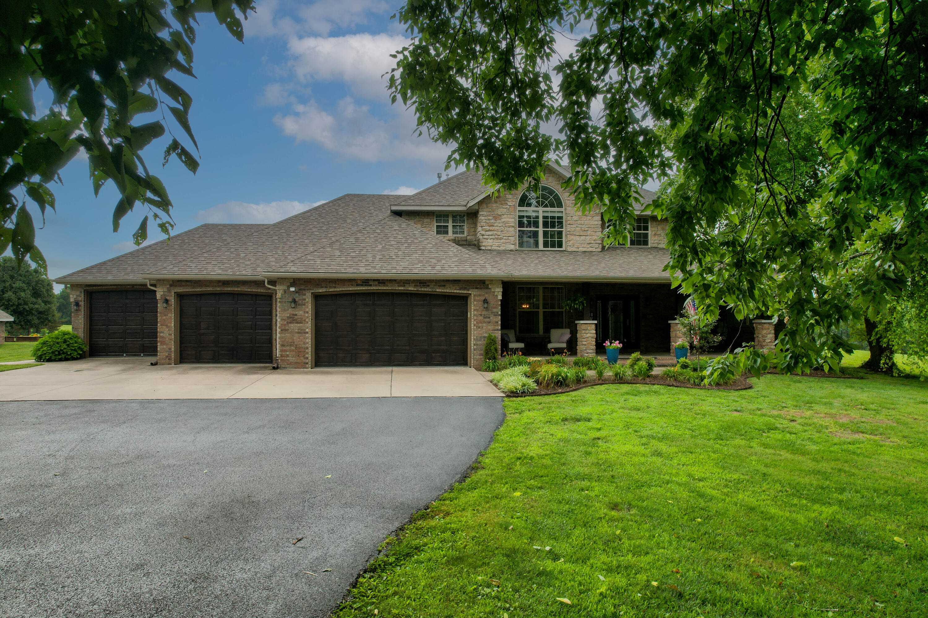 1106 North Pebble Creek Drive Property Photo 3