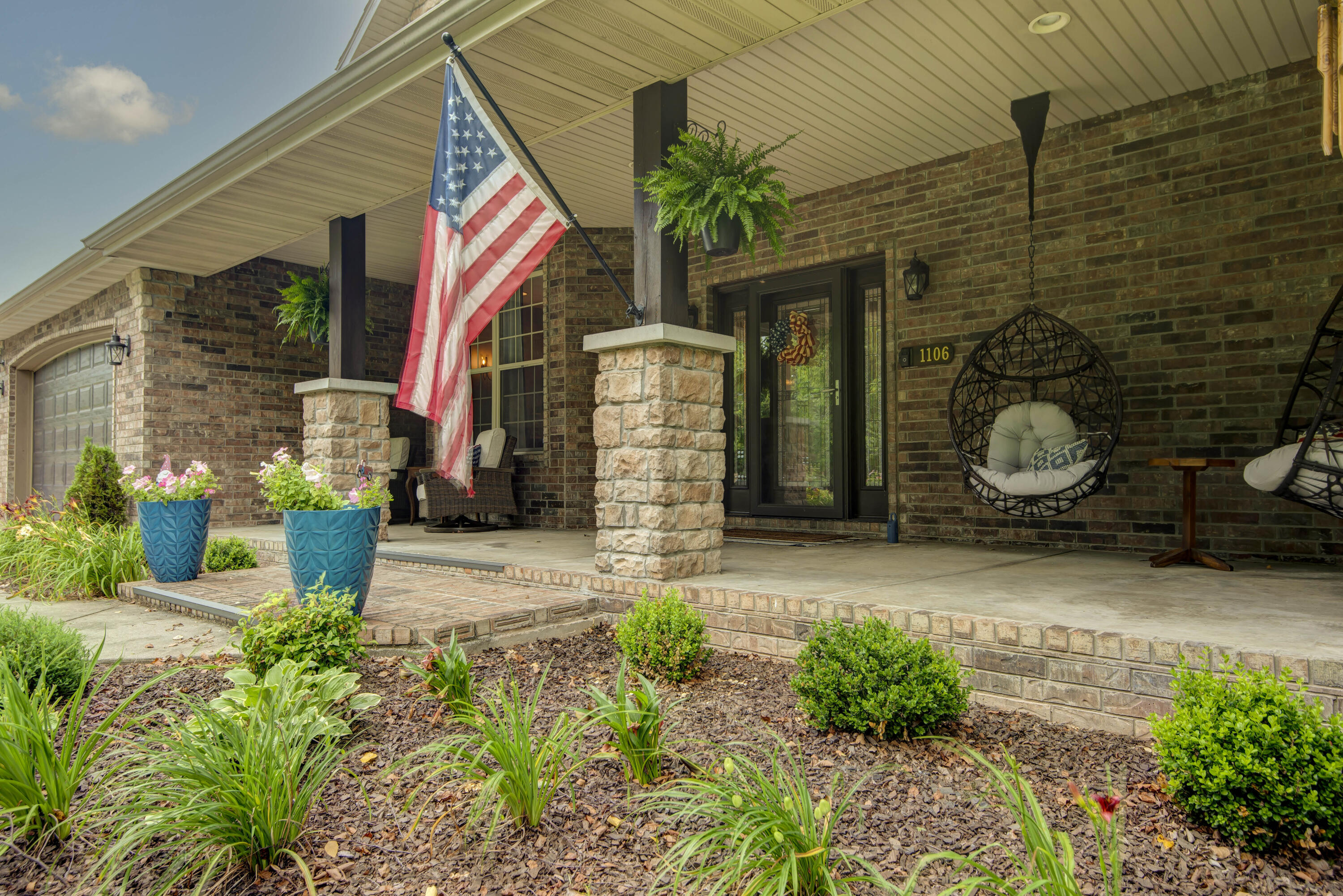 1106 North Pebble Creek Drive Property Photo 4