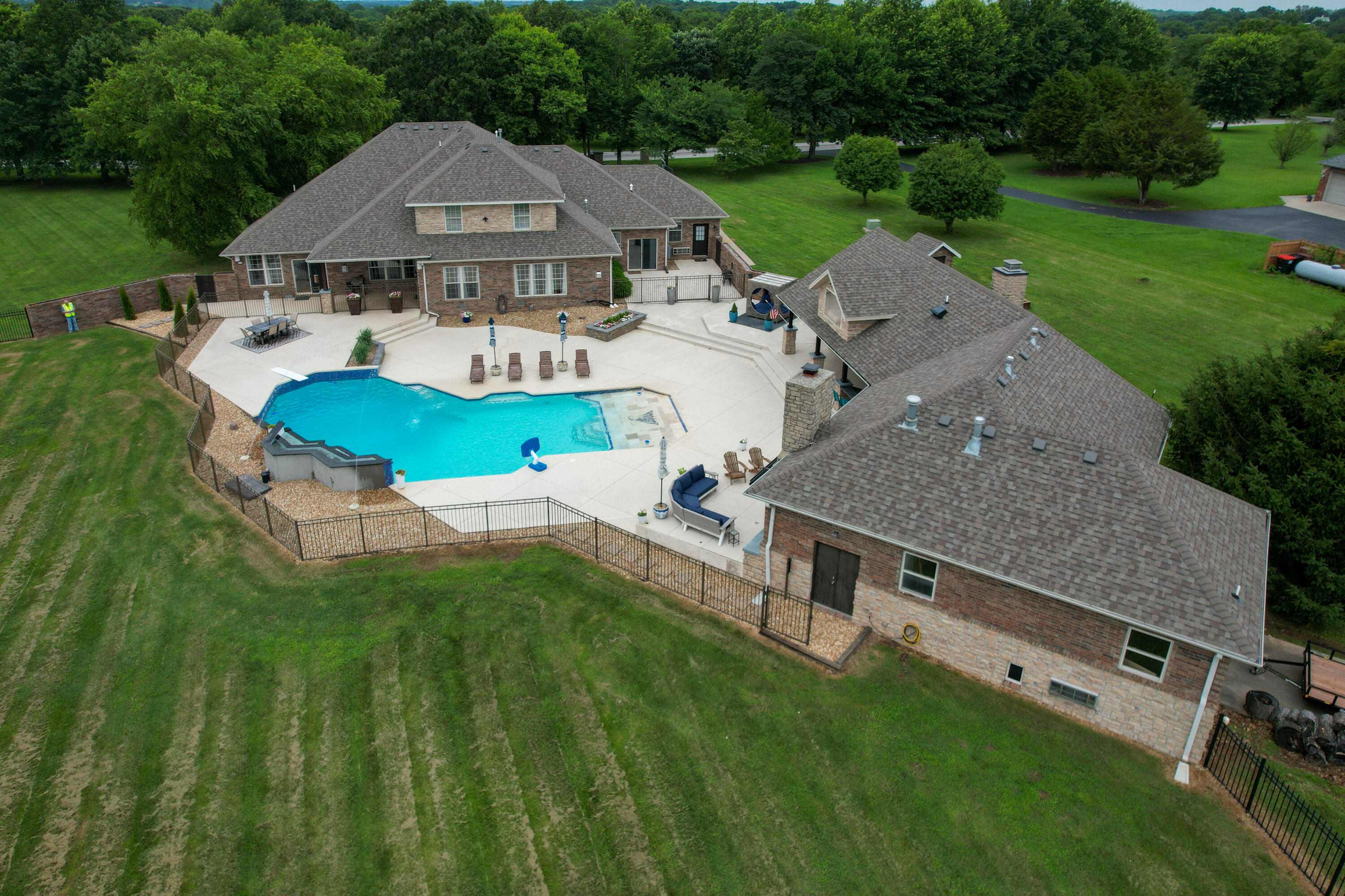 1106 North Pebble Creek Drive Property Photo 5