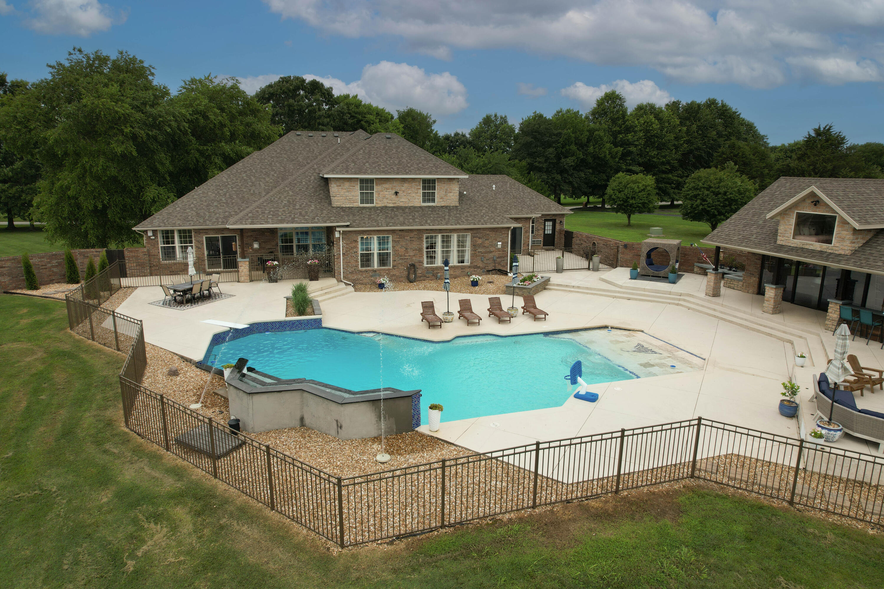 1106 North Pebble Creek Drive Property Photo 75