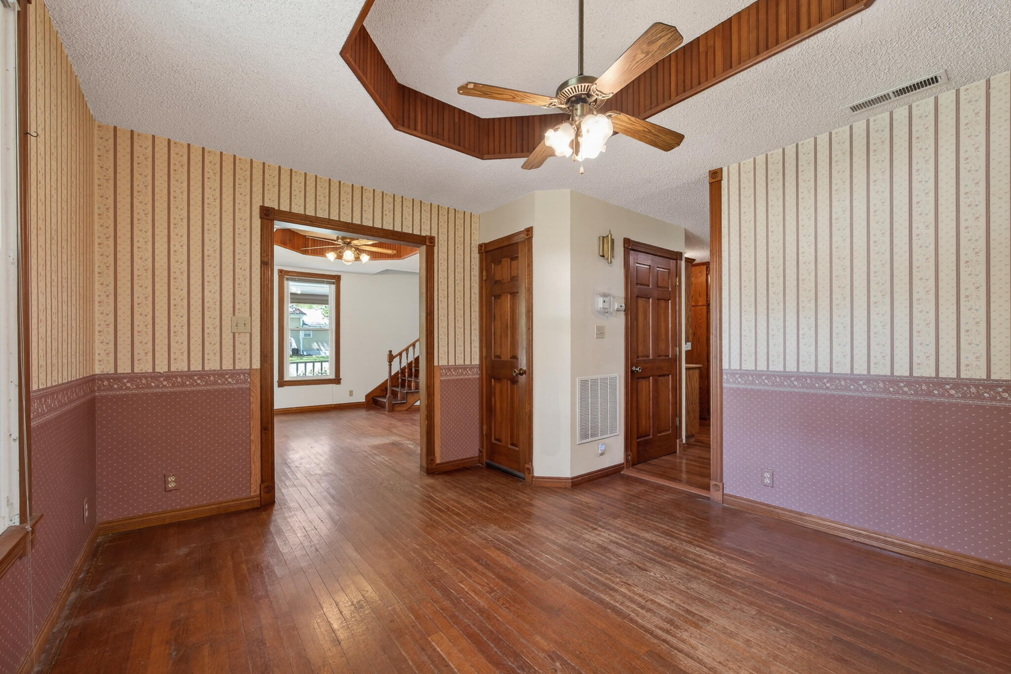 537 West Talmage Street Property Photo 20
