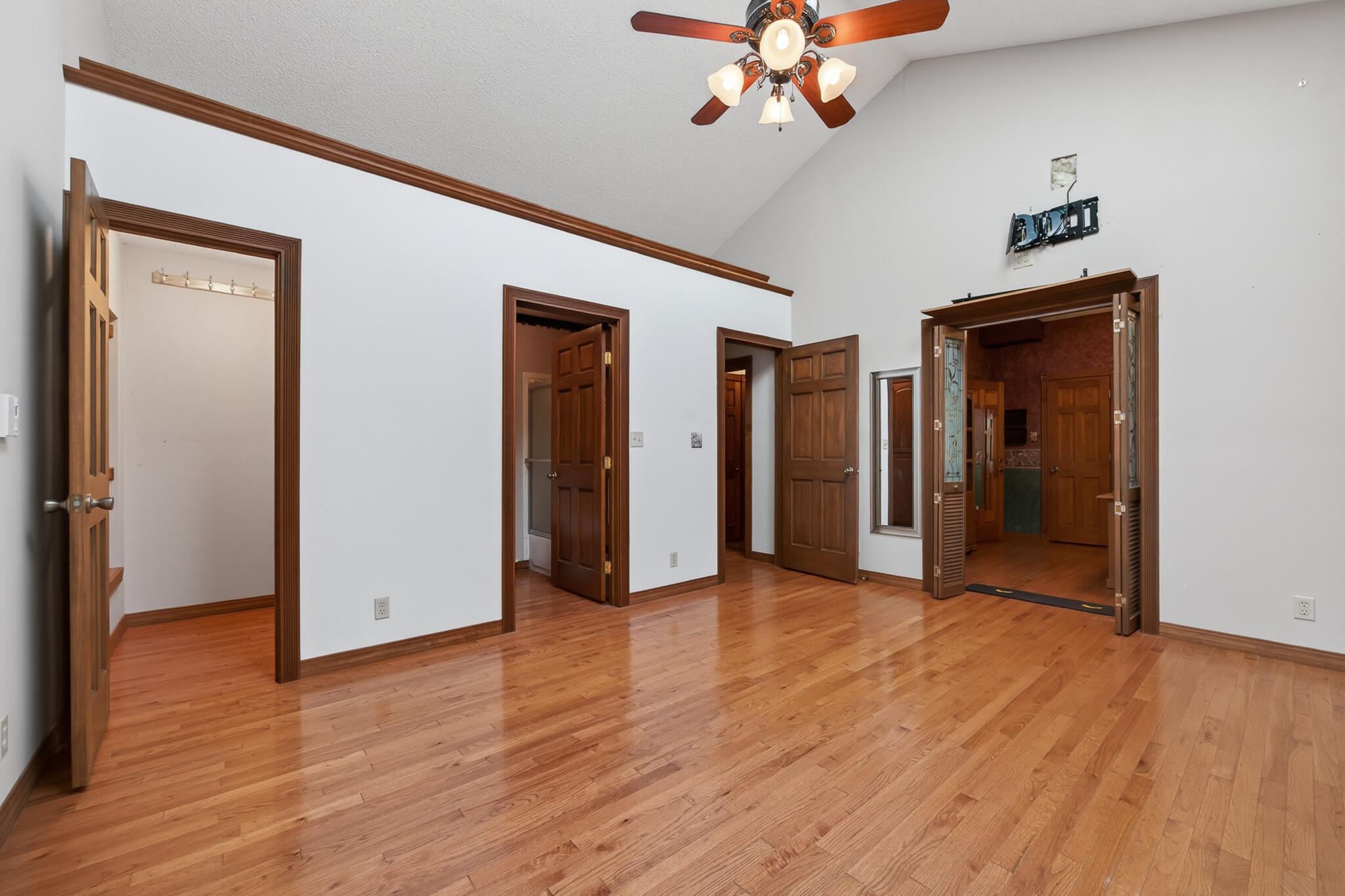 537 West Talmage Street Property Photo 23