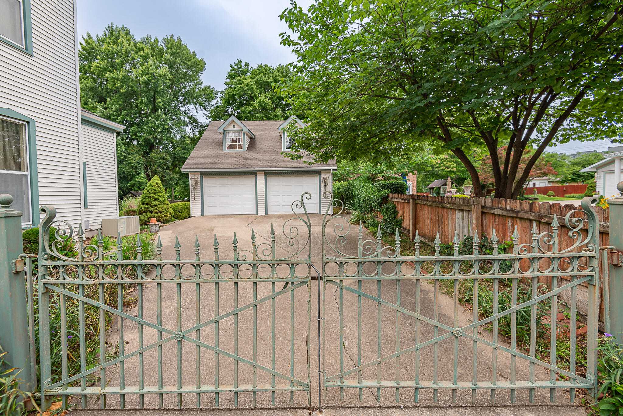 625 South Avenue Property Photo 5