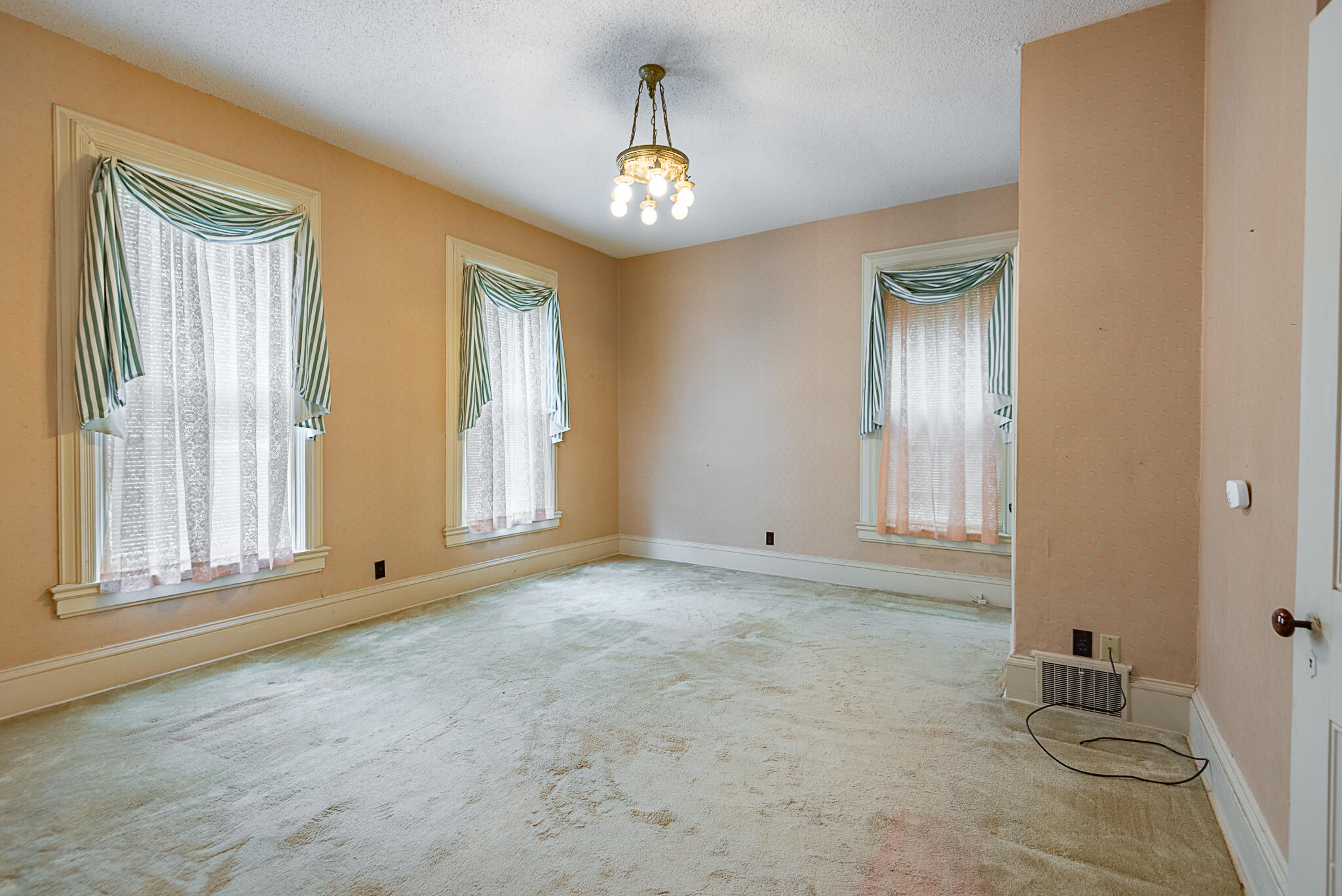 625 South Avenue Property Photo 45