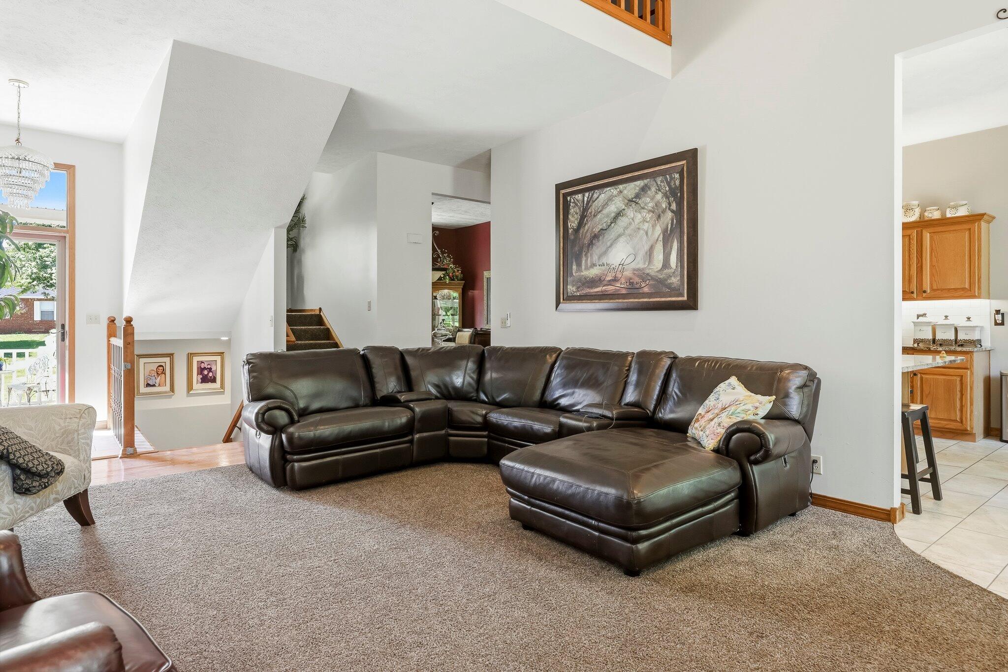 1109 Glen Oaks Drive Property Photo 4