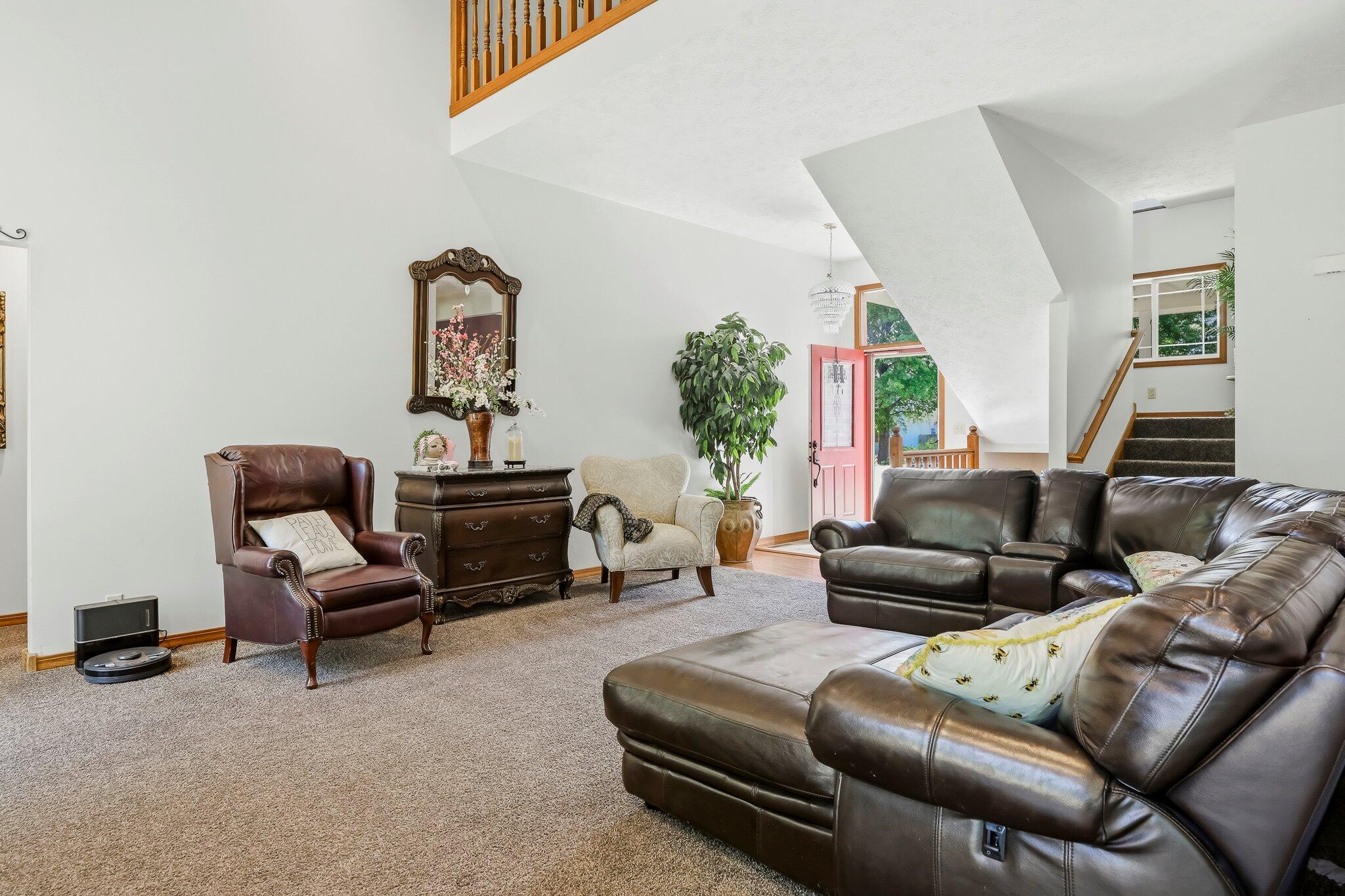 1109 Glen Oaks Drive Property Photo 6