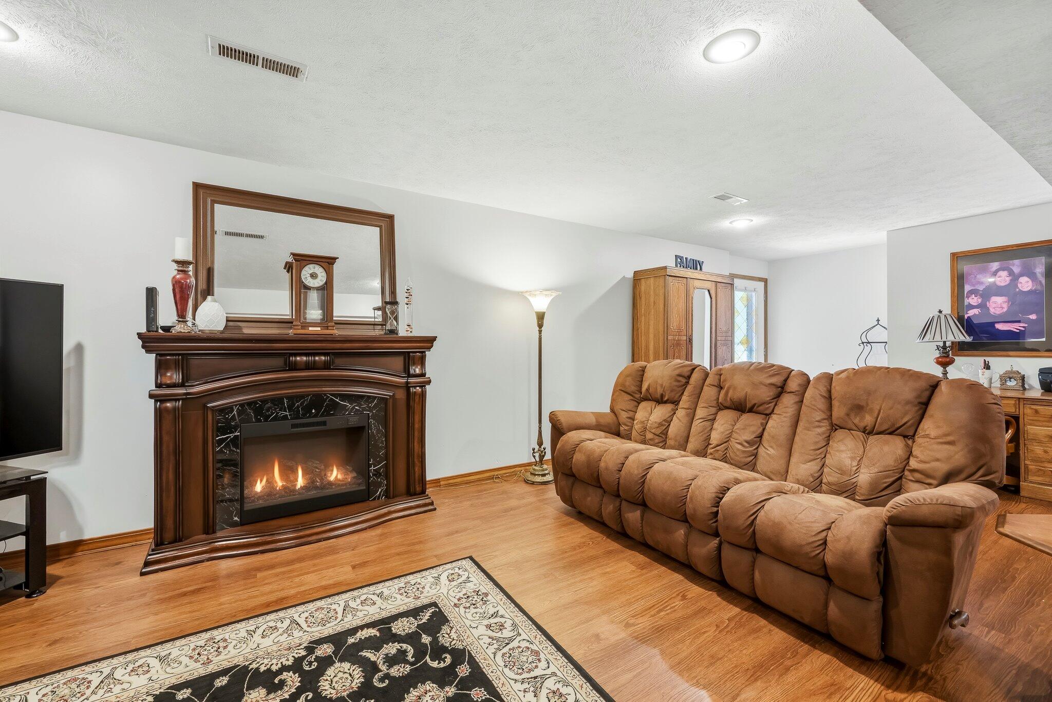1109 Glen Oaks Drive Property Photo 23