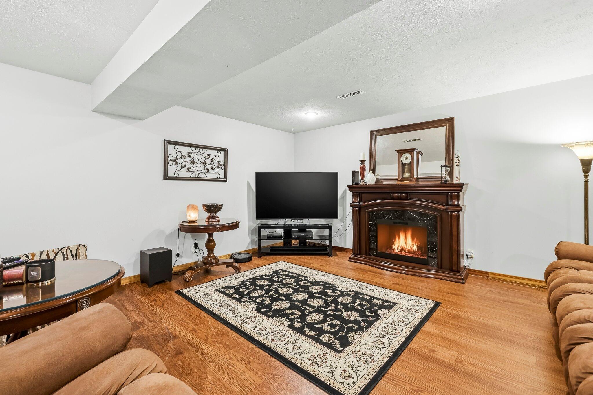 1109 Glen Oaks Drive Property Photo 24