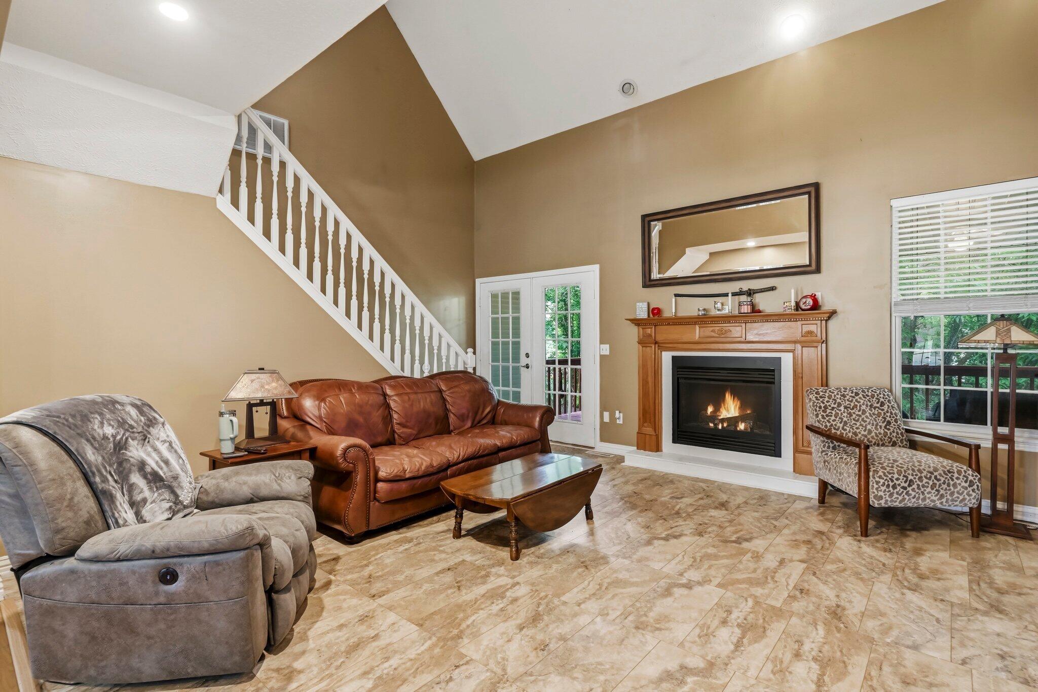 2611 North Rhodes Circle Property Photo 3