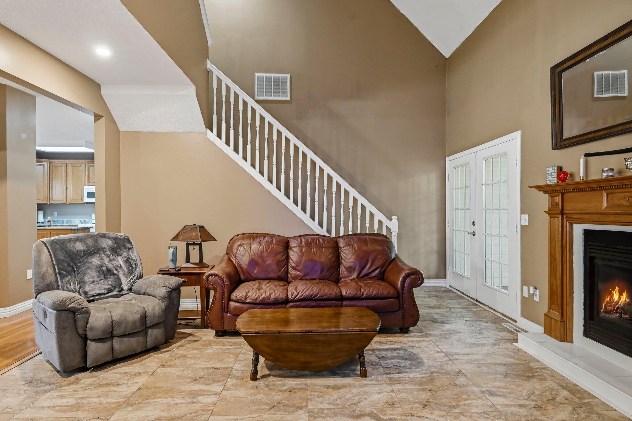 2611 North Rhodes Circle Property Photo 4