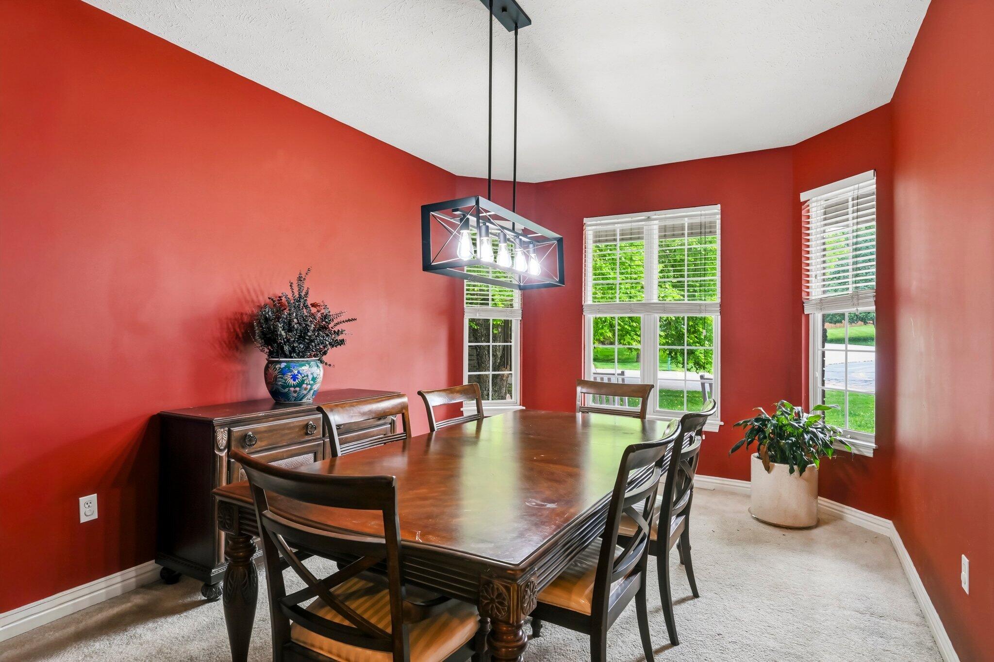 2611 North Rhodes Circle Property Photo 8