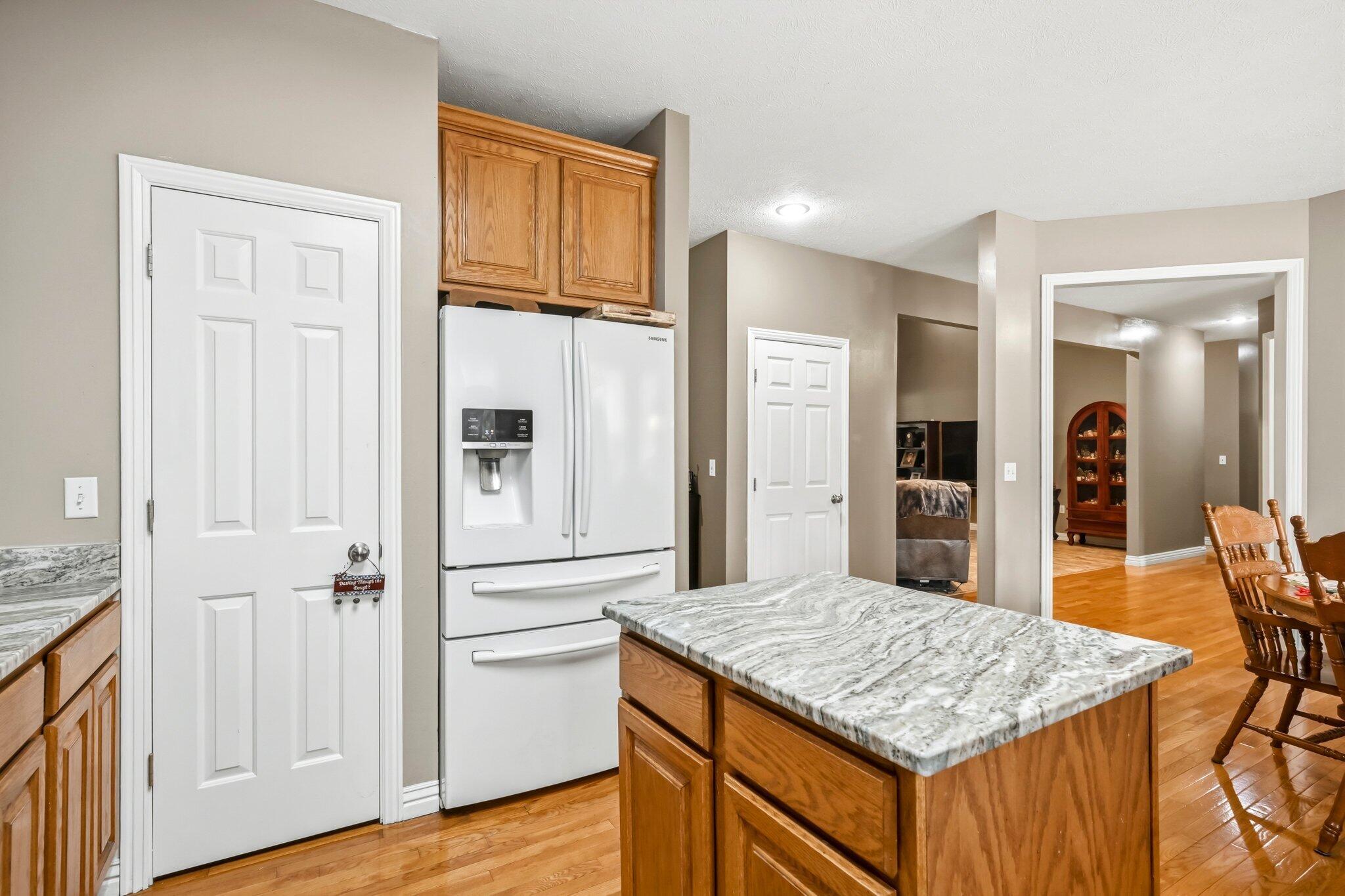 2611 North Rhodes Circle Property Photo 9