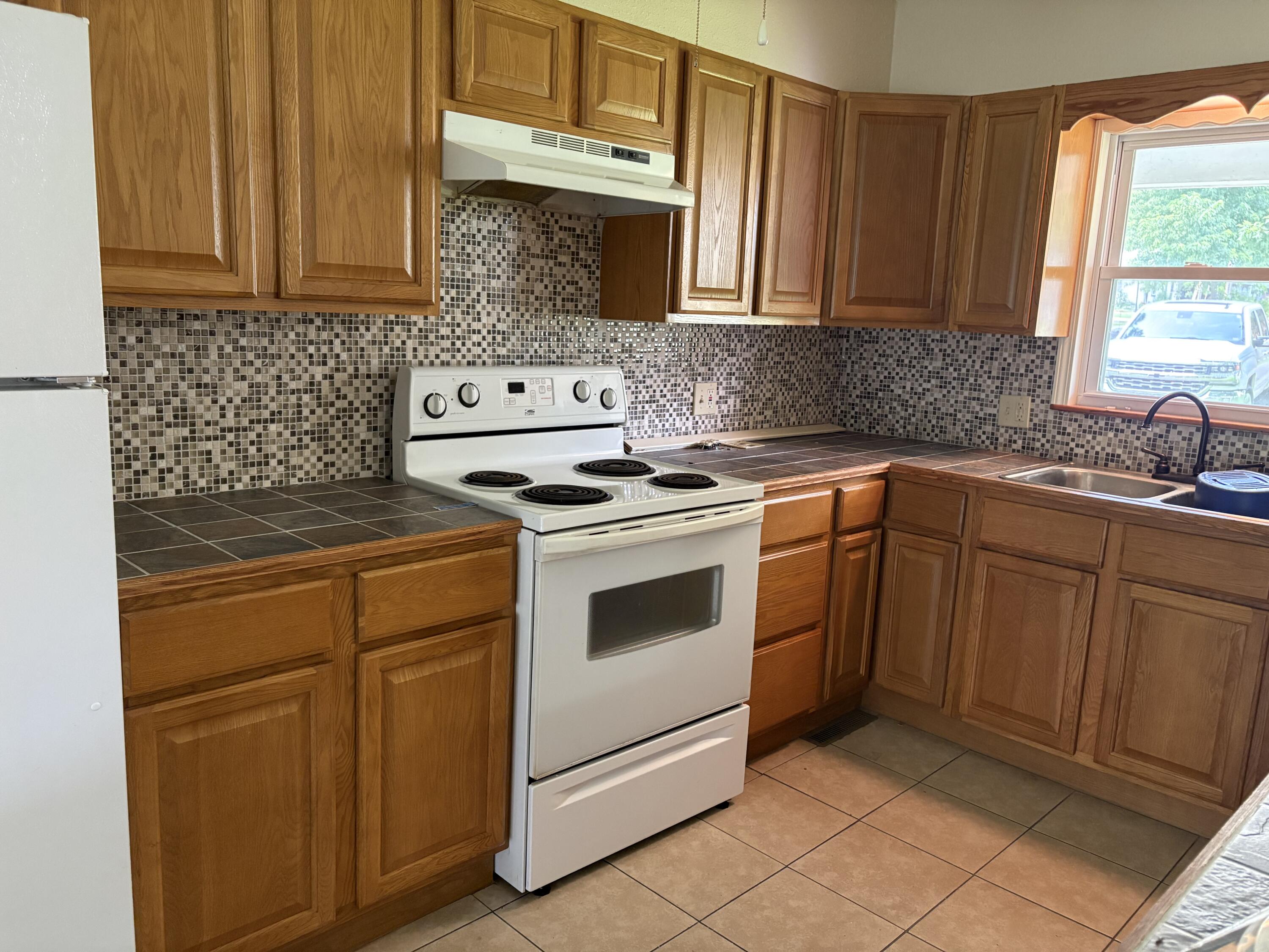 204 West Oak Street Property Photo 8
