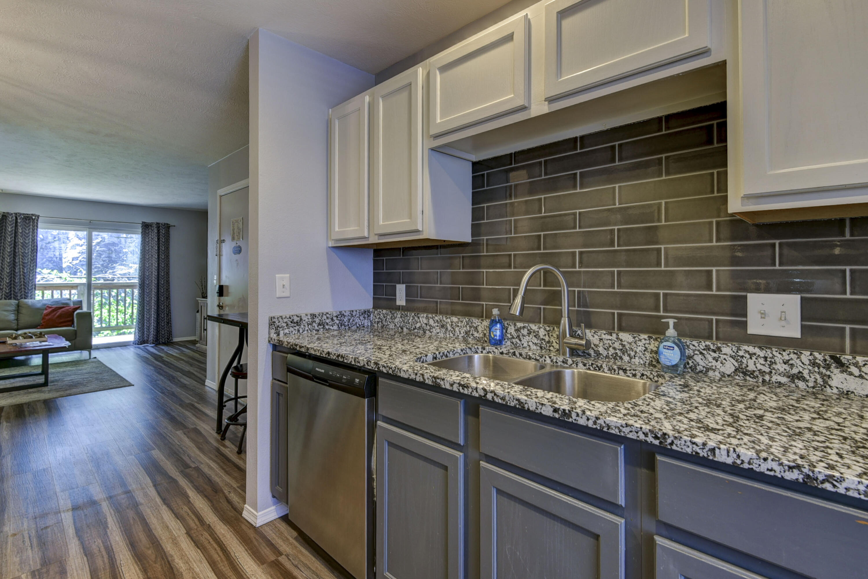 2912 Vineyards Parkway 3 Property Photo 8