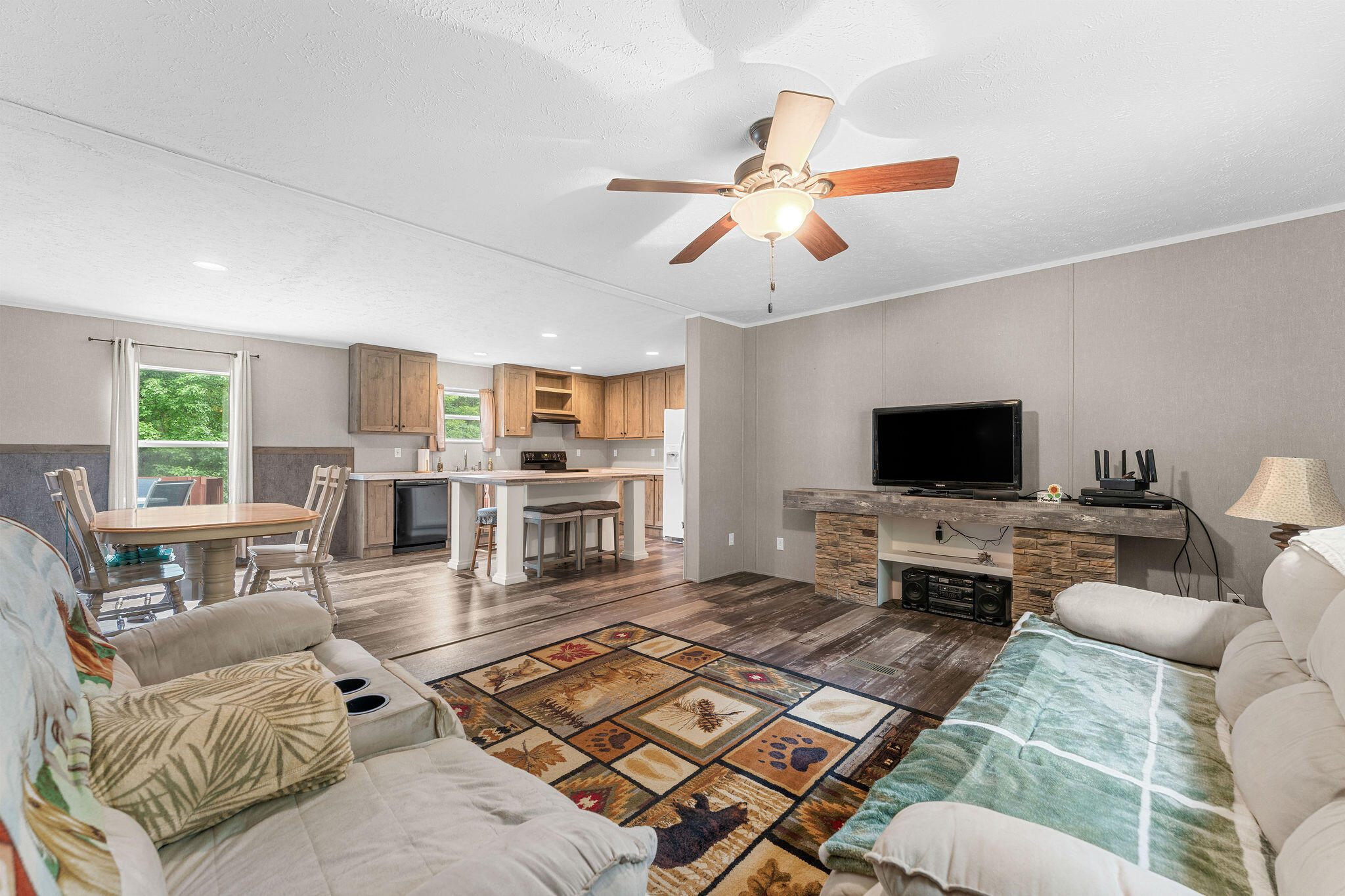 11977 Lazy Creek Lane Property Photo 4