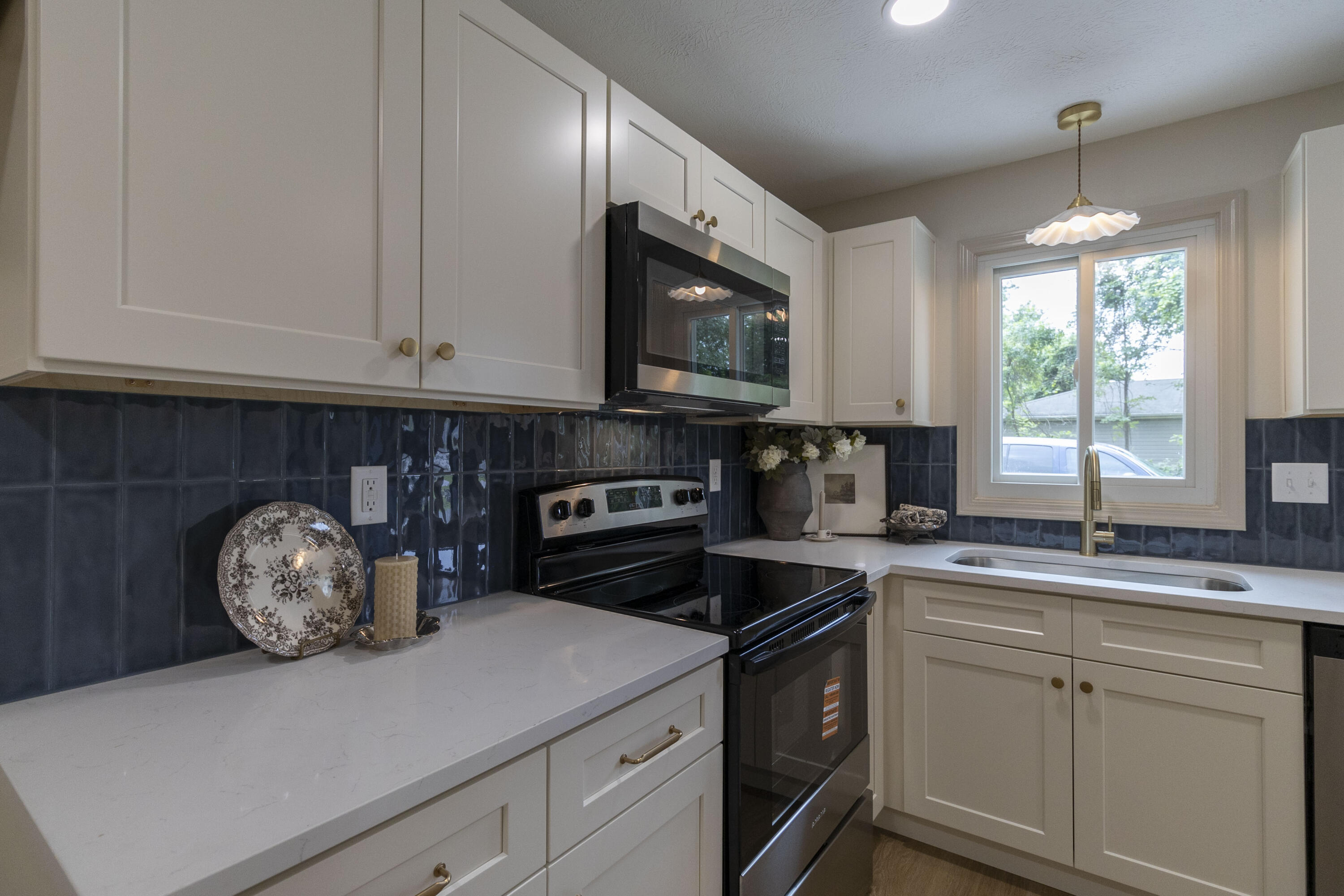 1200 North Clifton Avenue Property Photo 15