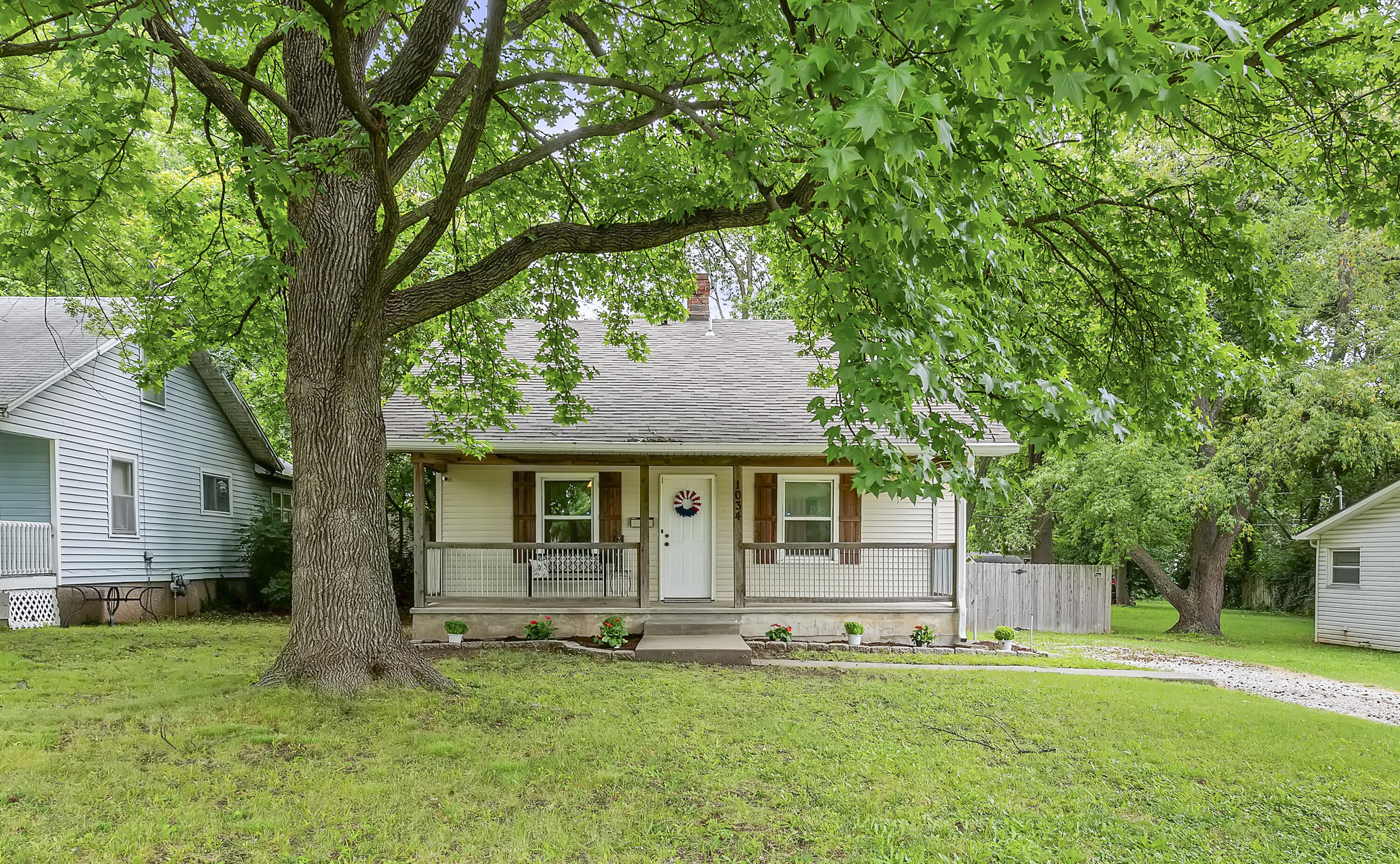 1034 North Clay Avenue Property Photo 1