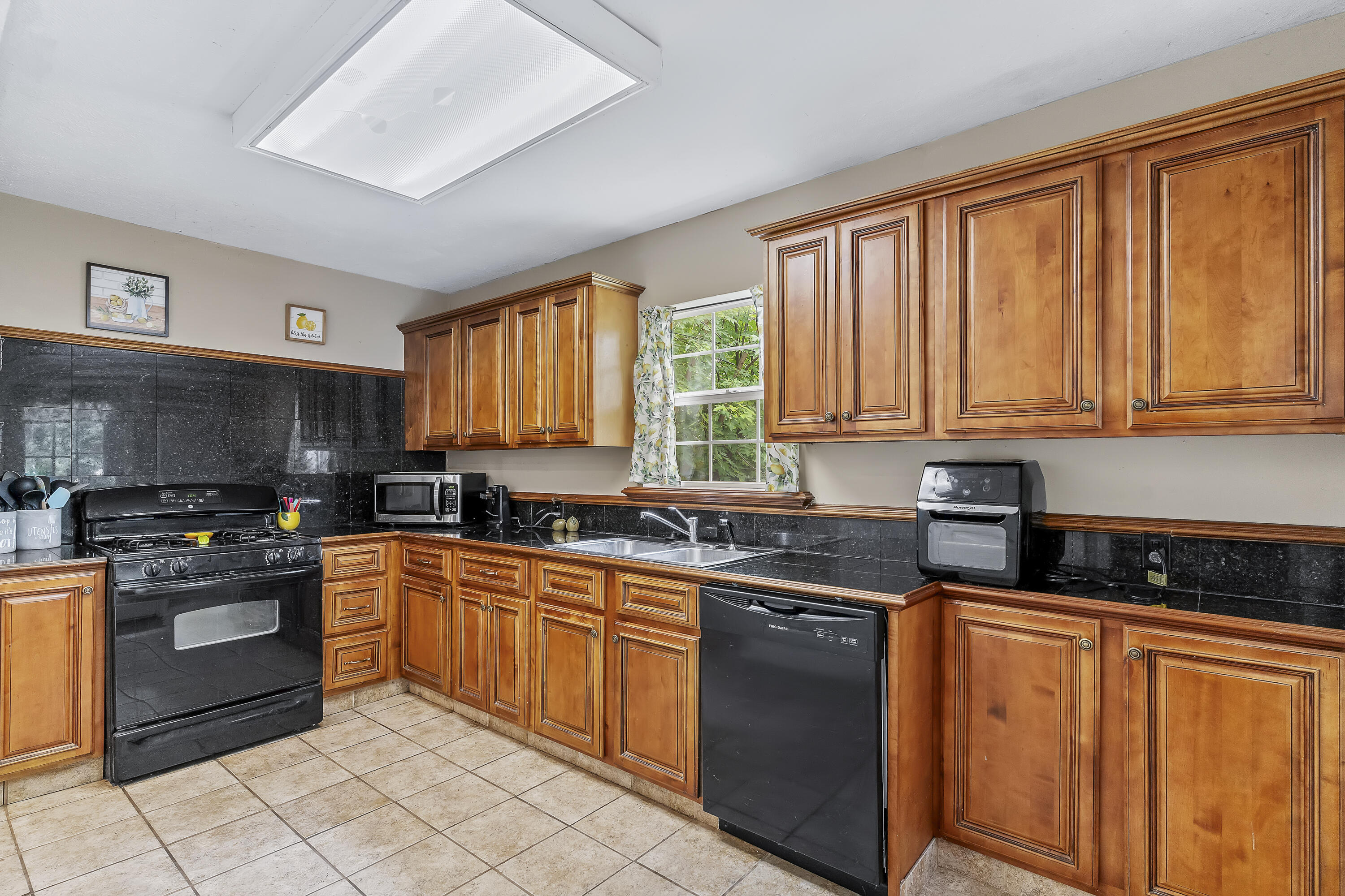 1034 North Clay Avenue Property Photo 13