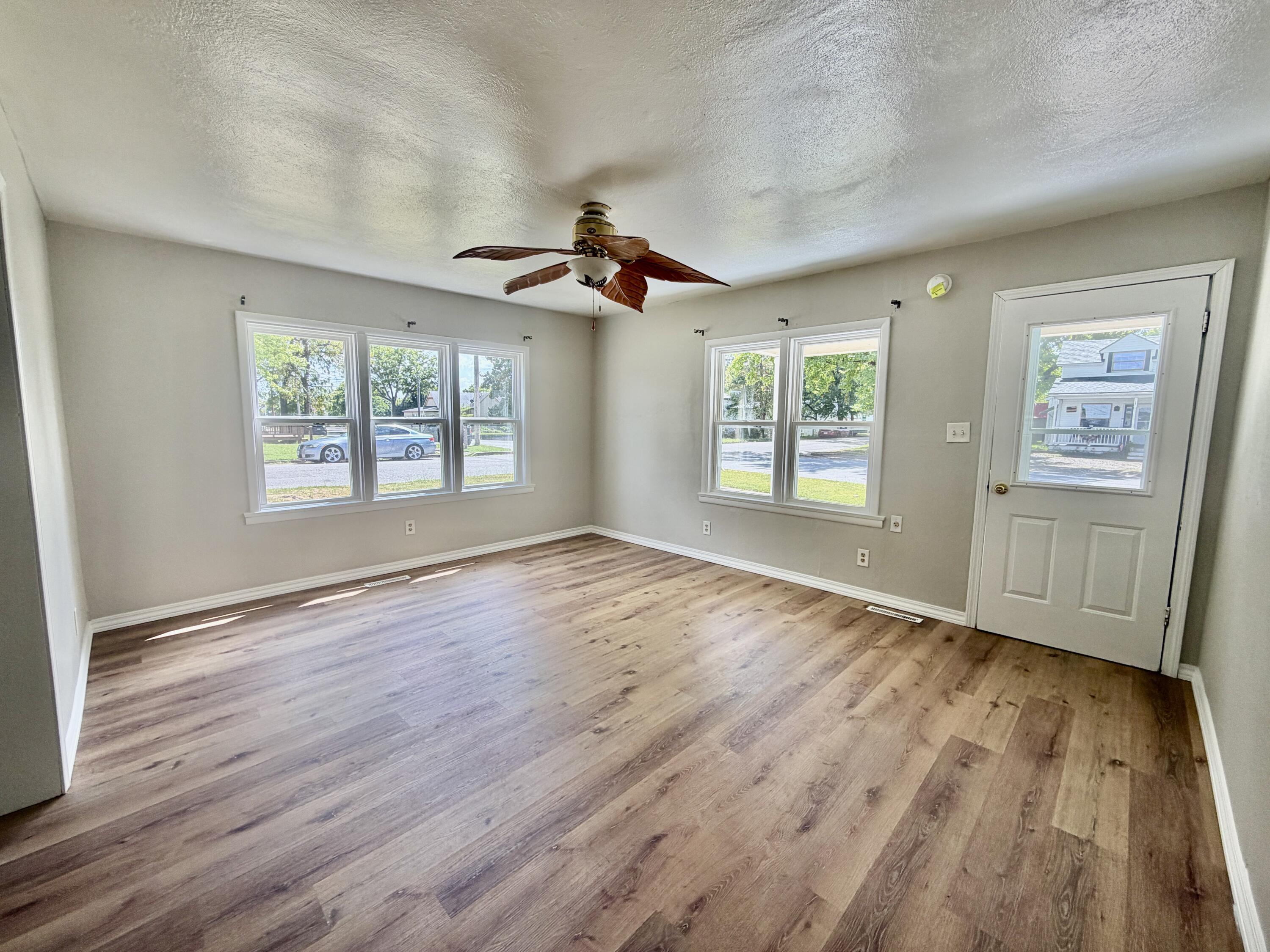 1001 West Cass Avenue Property Photo 10