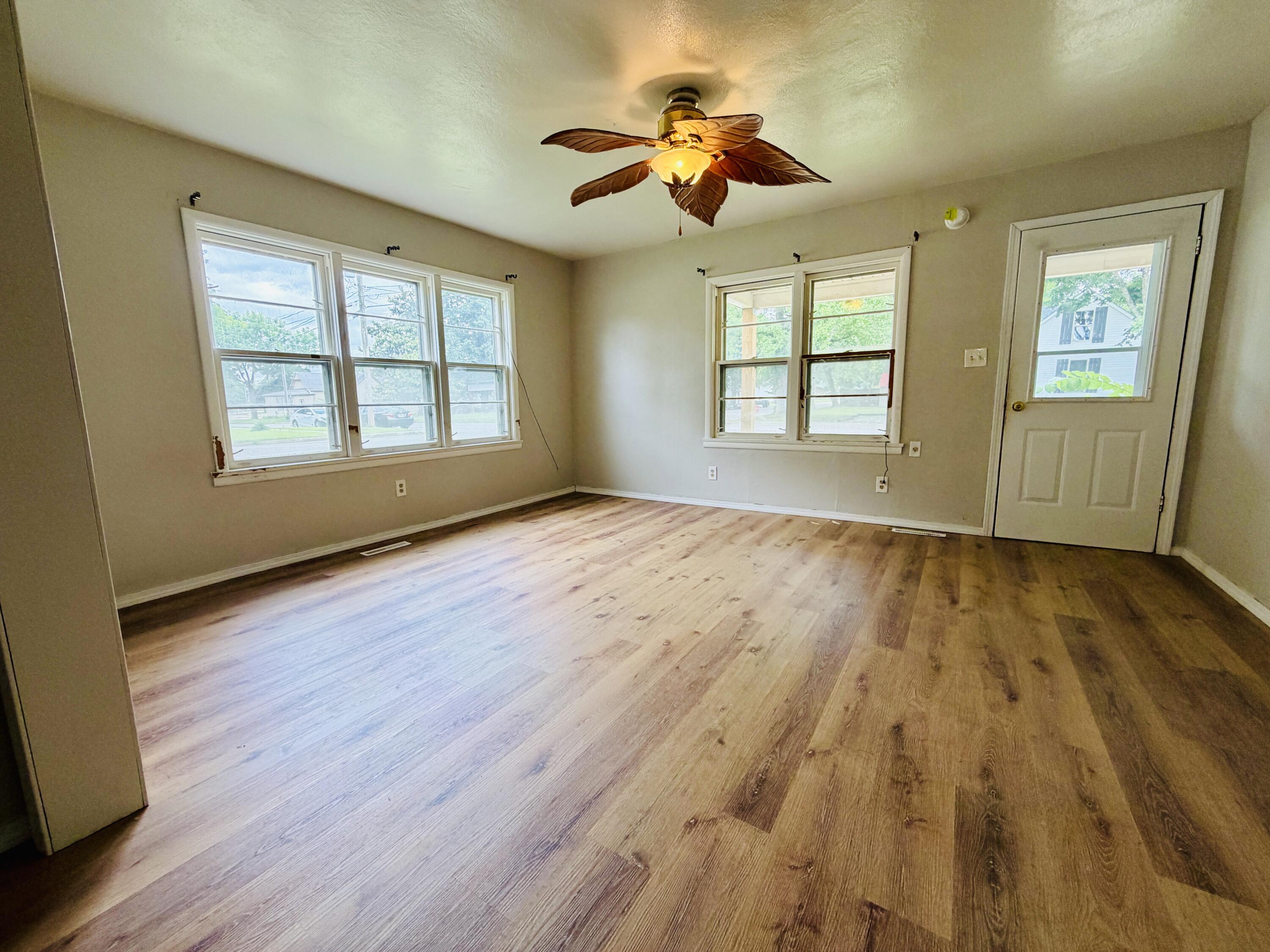 1001 West Cass Avenue Property Photo 11