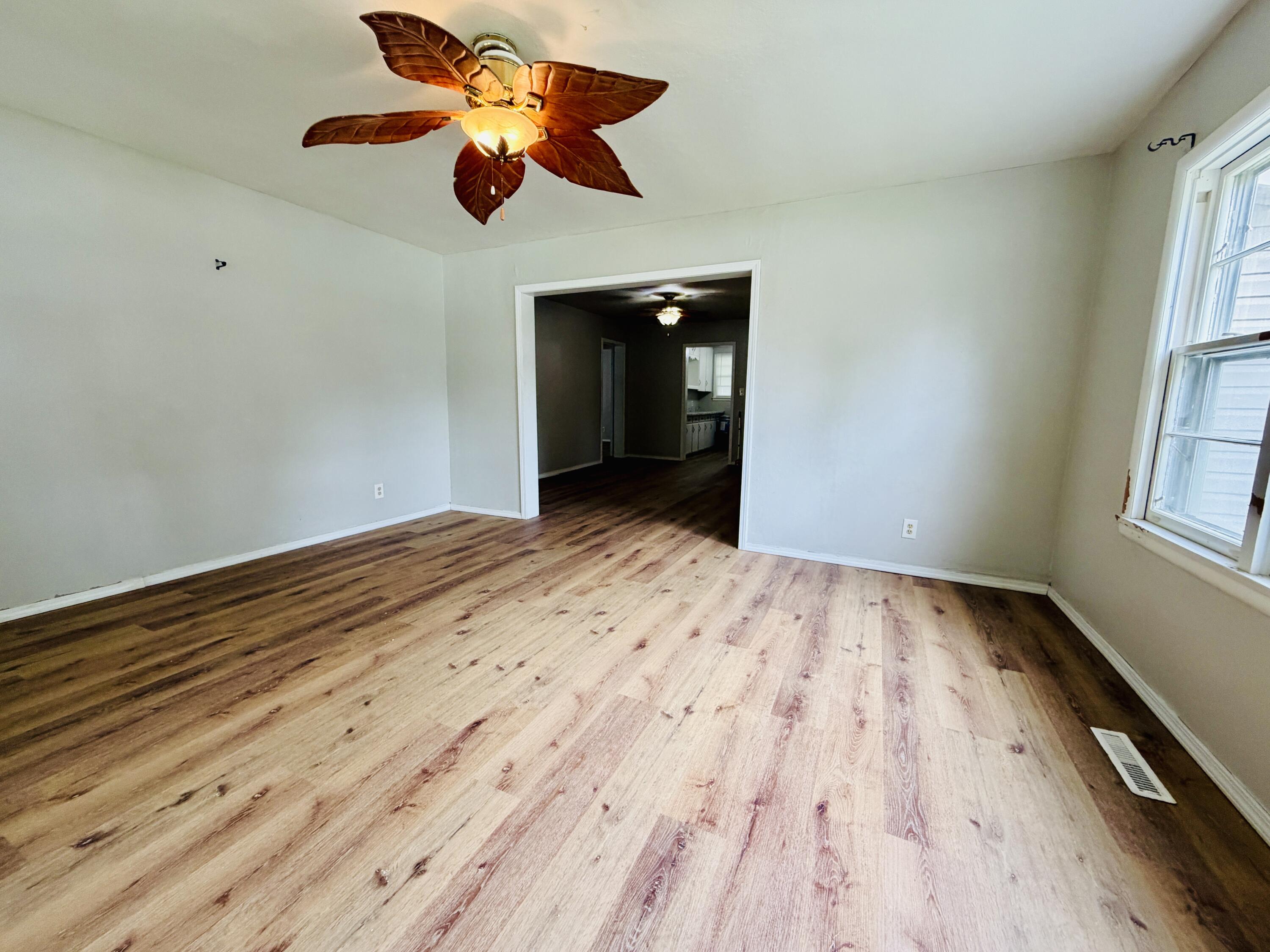 1001 West Cass Avenue Property Photo 13