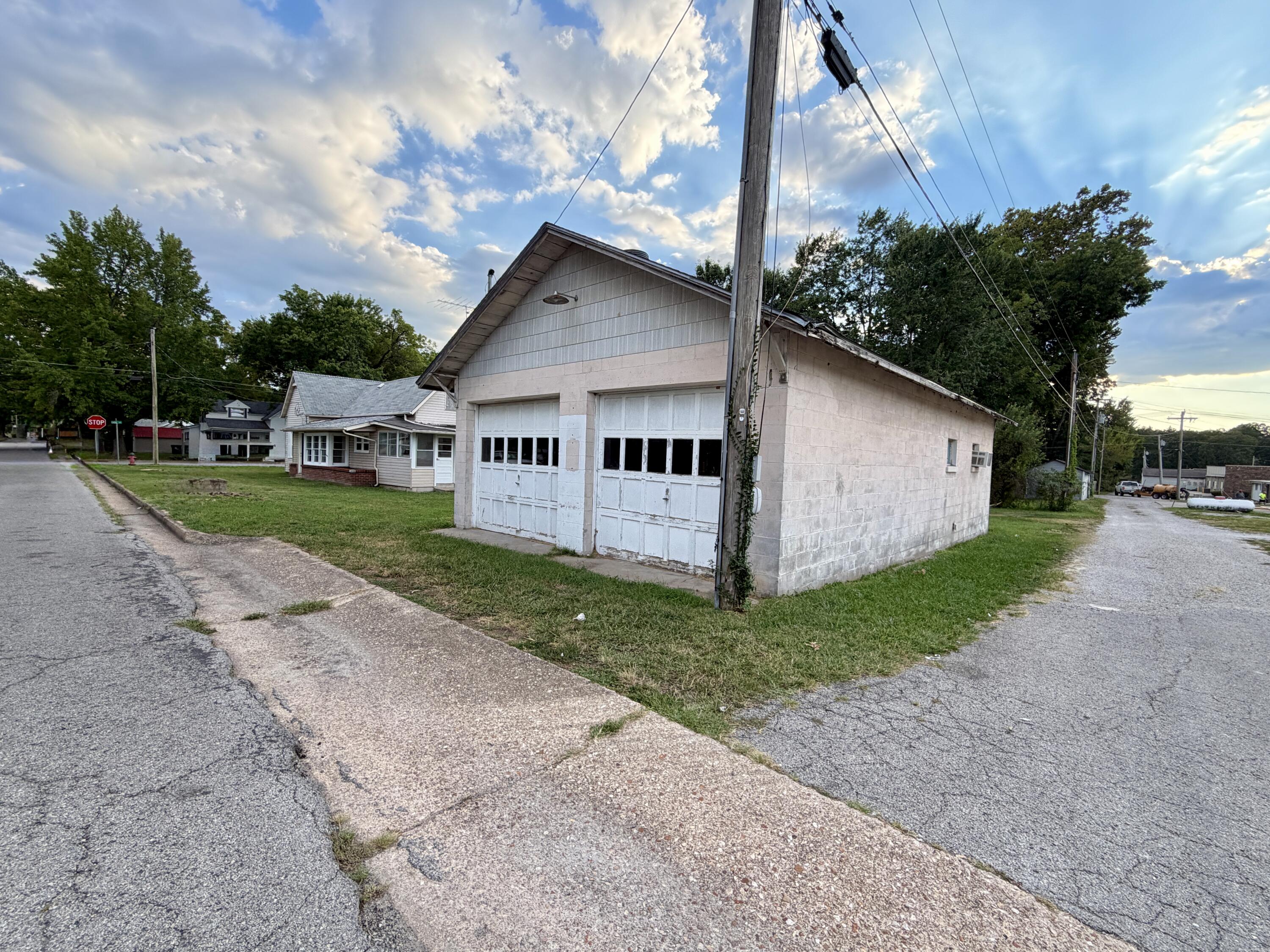 1001 West Cass Avenue Property Photo 54