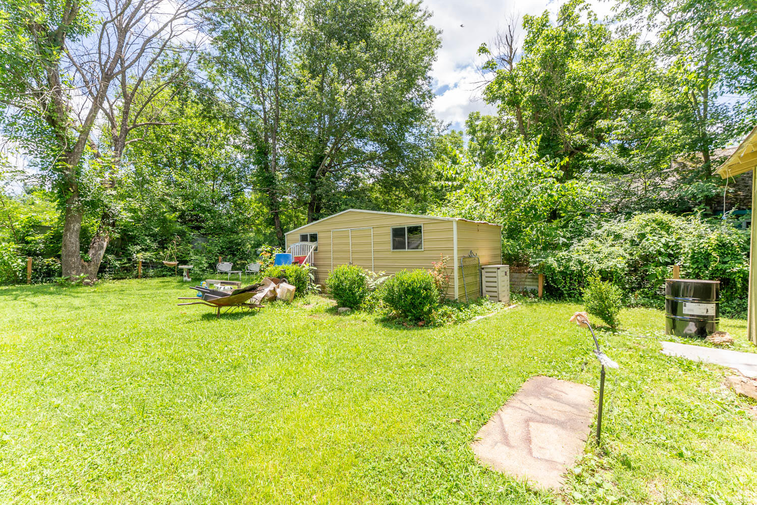 425 Monroe Street Property Photo 6