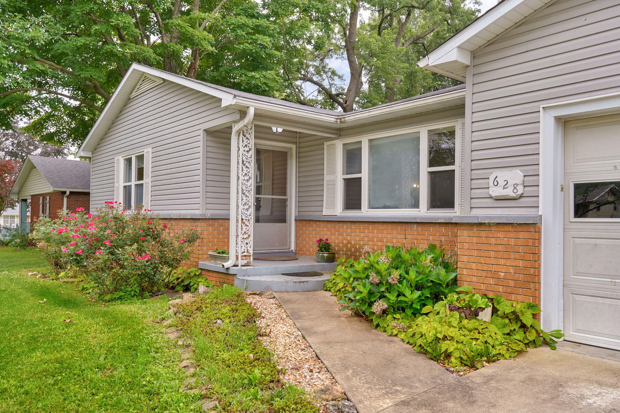 628 West Westview Street Property Photo 4