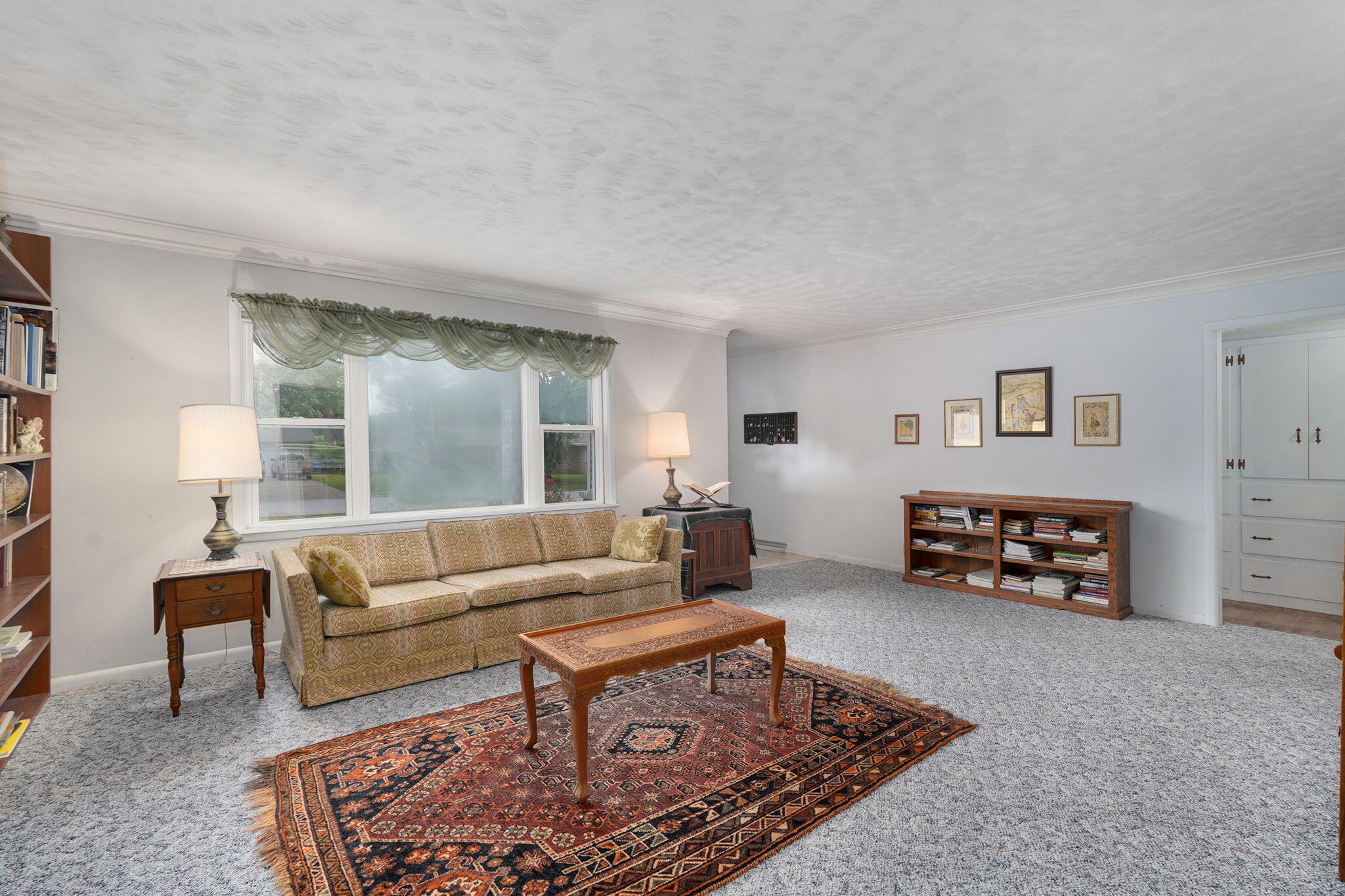 628 West Westview Street Property Photo 7